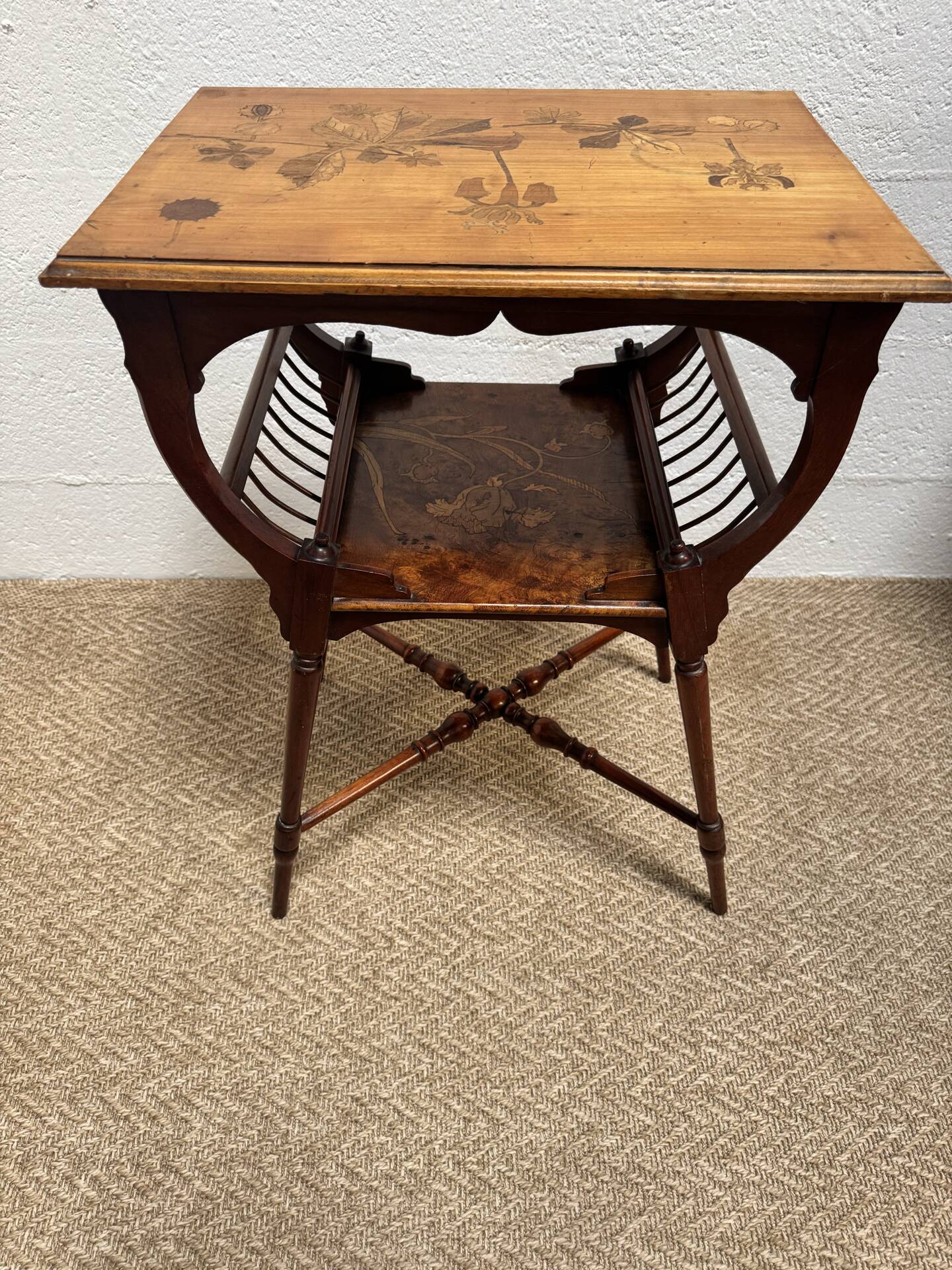 Table d’appoint / Lecture Style Esthétique Victorien, marqueterie 1880