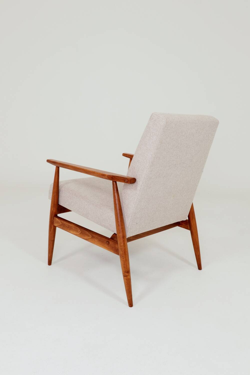 Fauteuil scandinave tressé beige, design classique