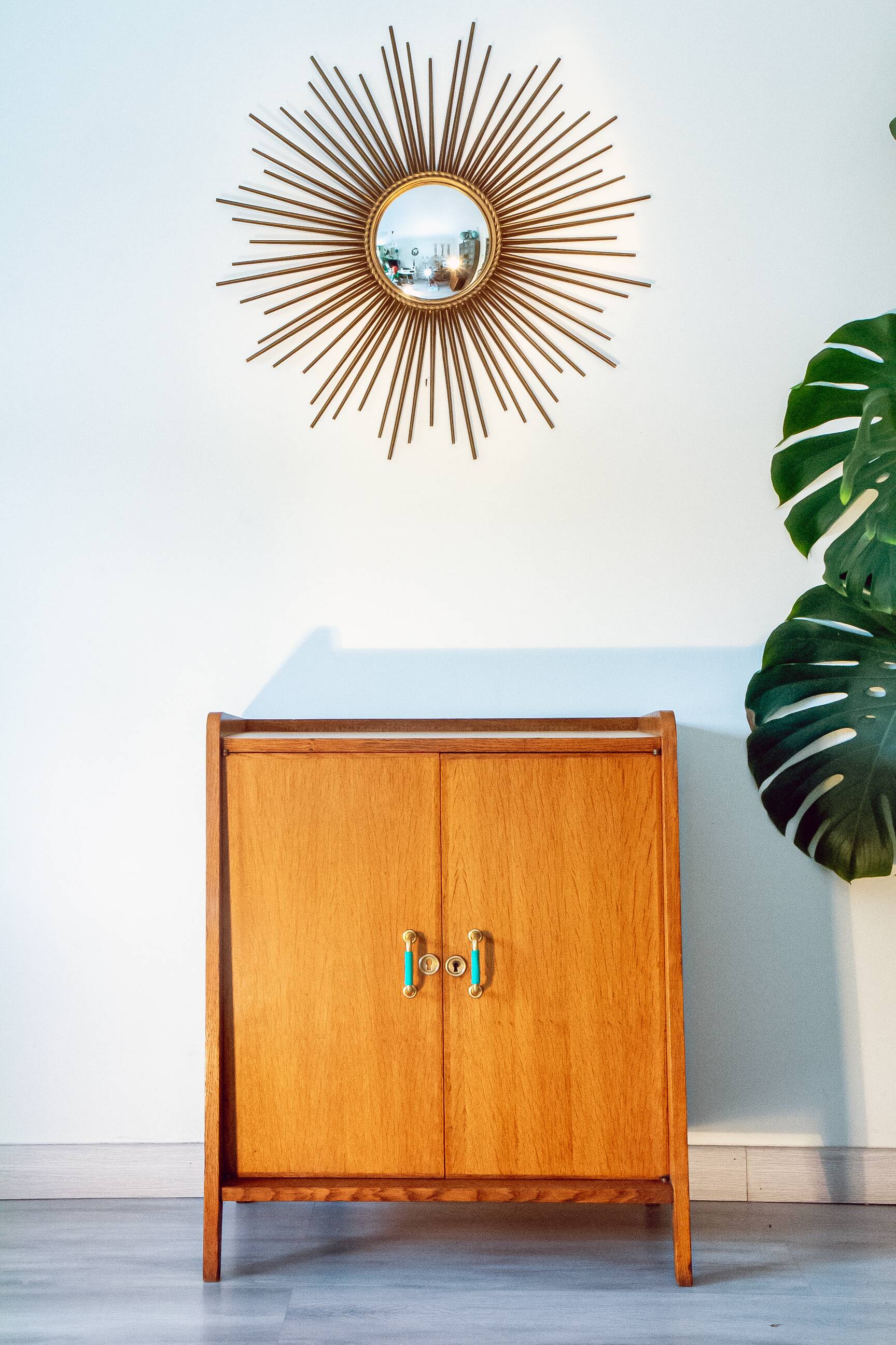 Buffet with fin profile, brass handles and scoubidou, 1950s.