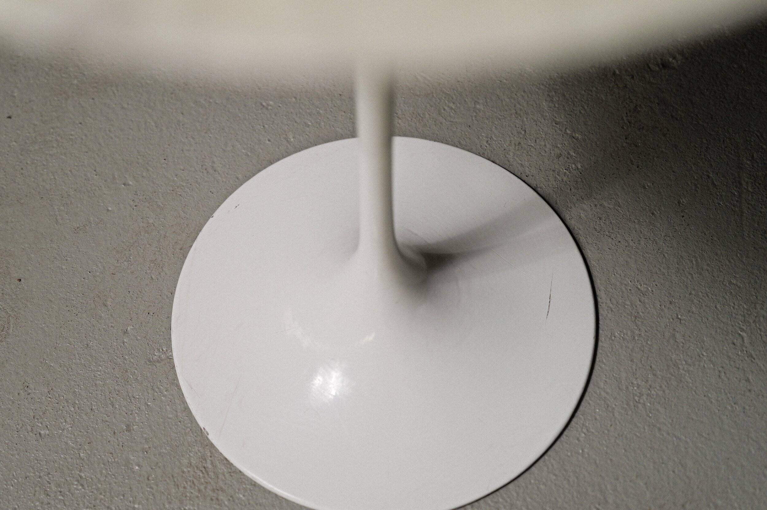 Eero Saarinen pedestal table, Knoll International, circa 1970