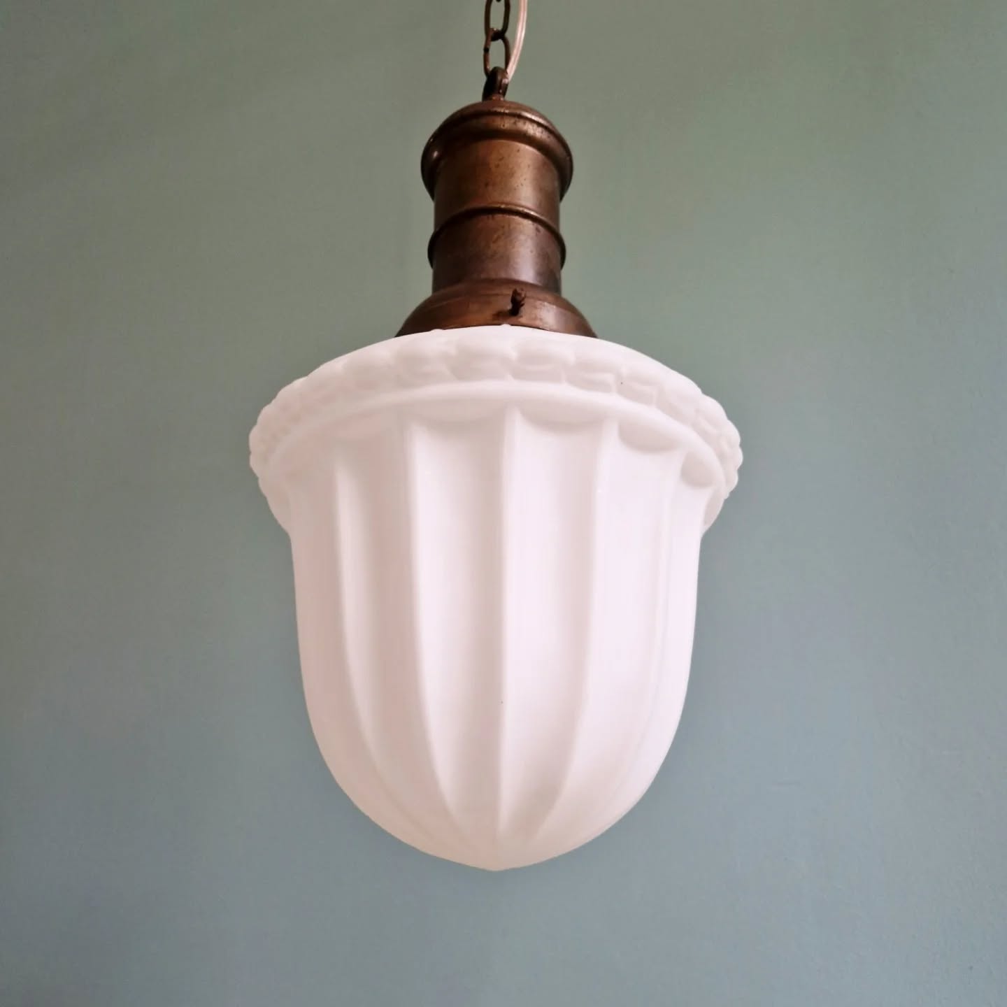 Art Deco suspension in pressed white glass, 1920s-30s.