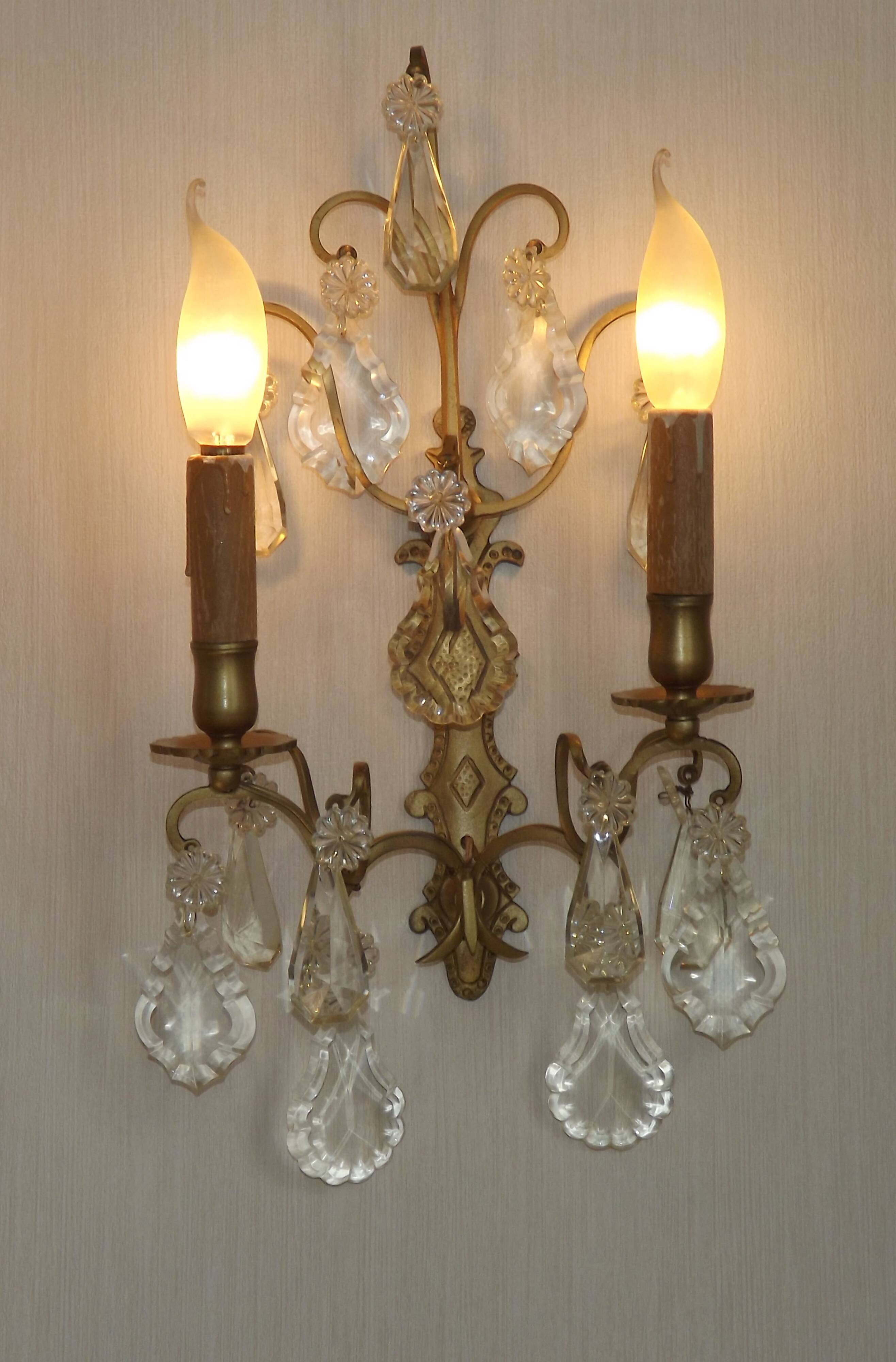 Grande paire d'appliques murales françaises vintage en bronze avec cristaux assortis 5514