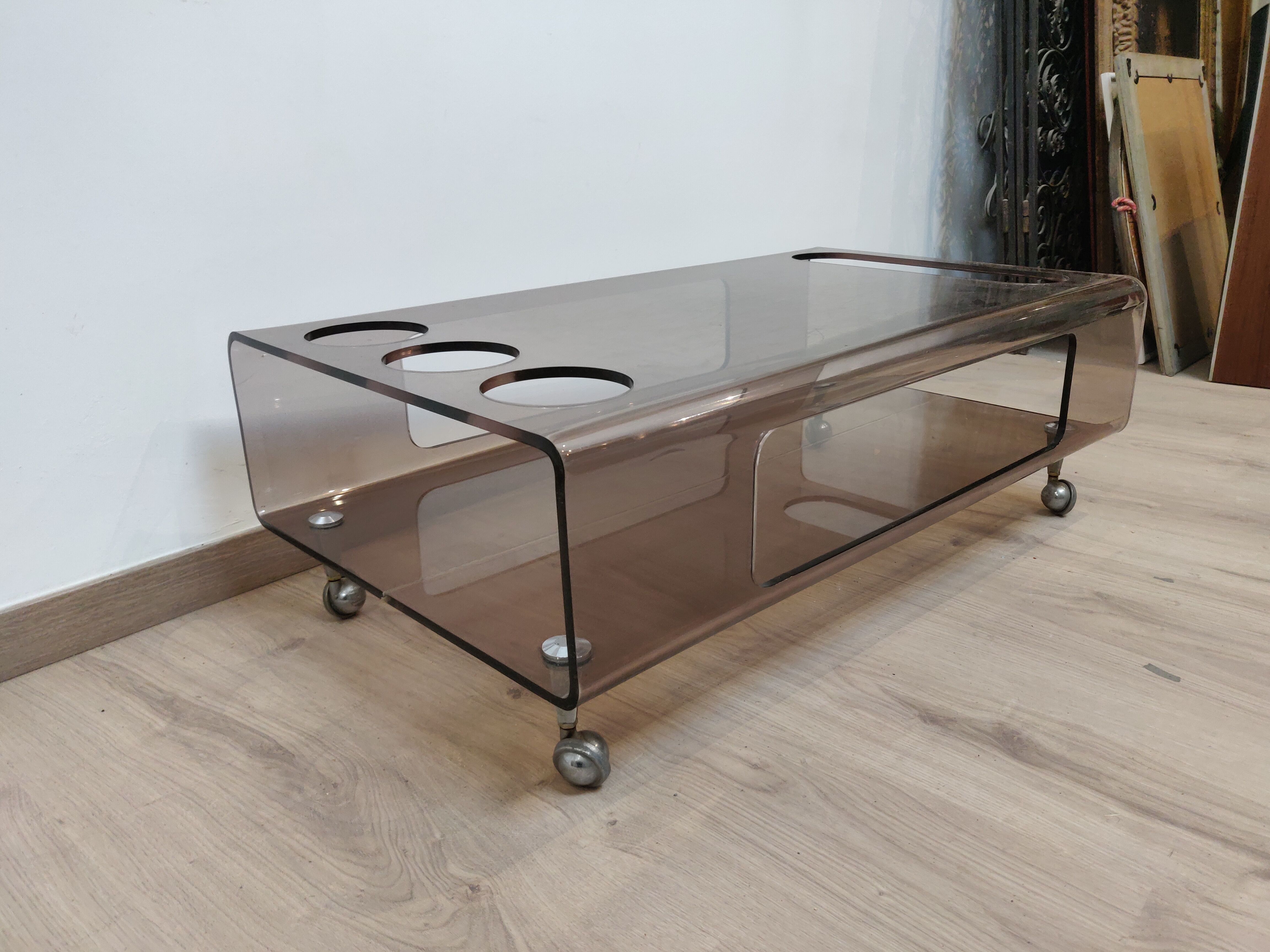 Rolling bar coffee table in vintage plexiglass 70s