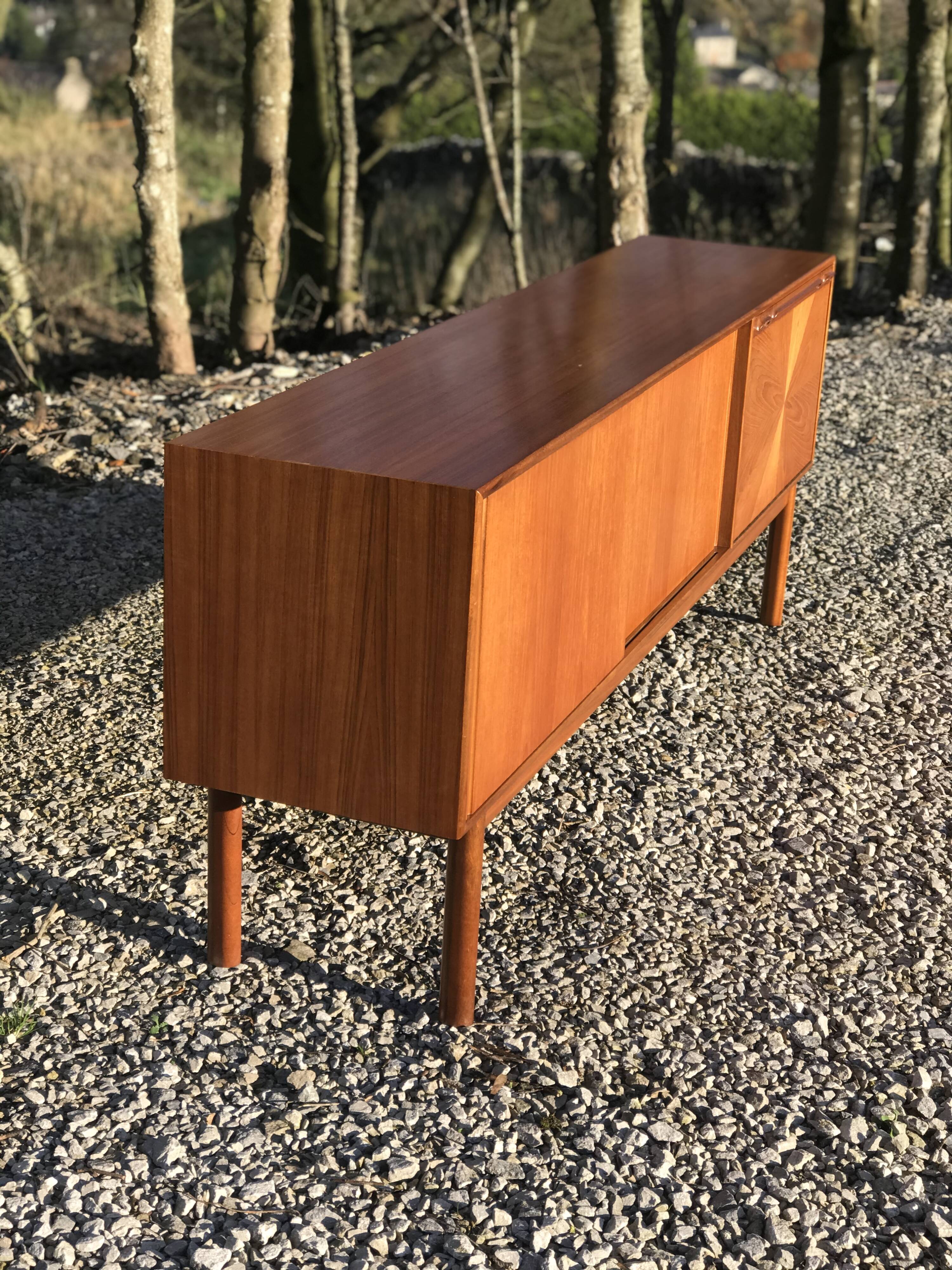Enfilade en teck de Tom Robertson pour McIntosh années 1960, Collection Portes coulissantes Sunburst