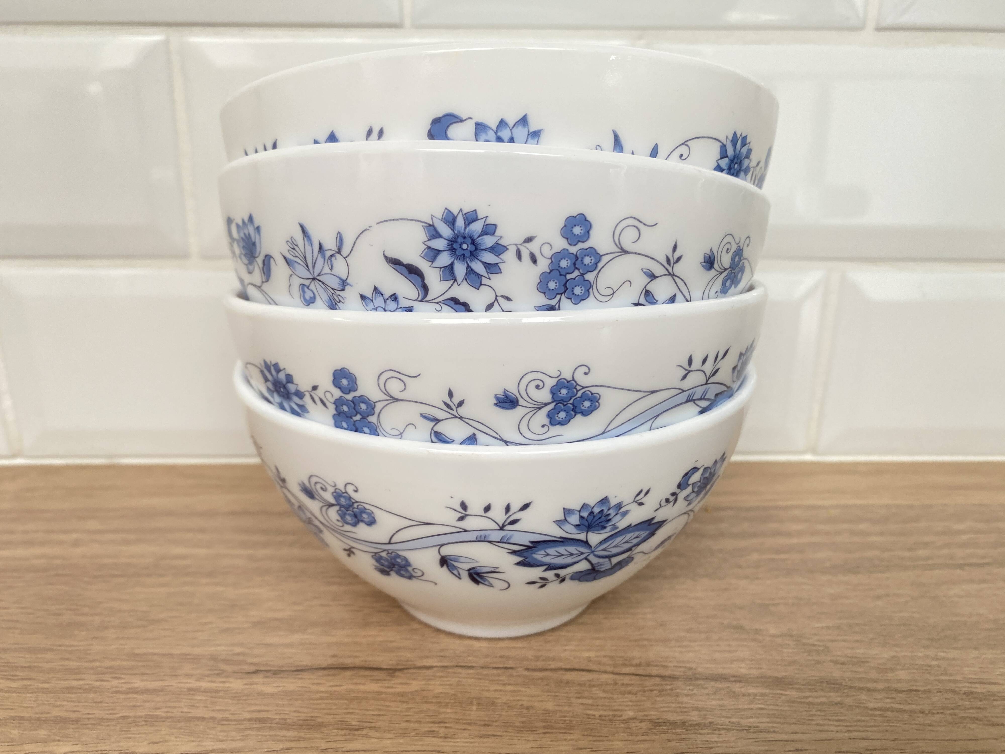 Set of 4 Arcopal Antar Bowls