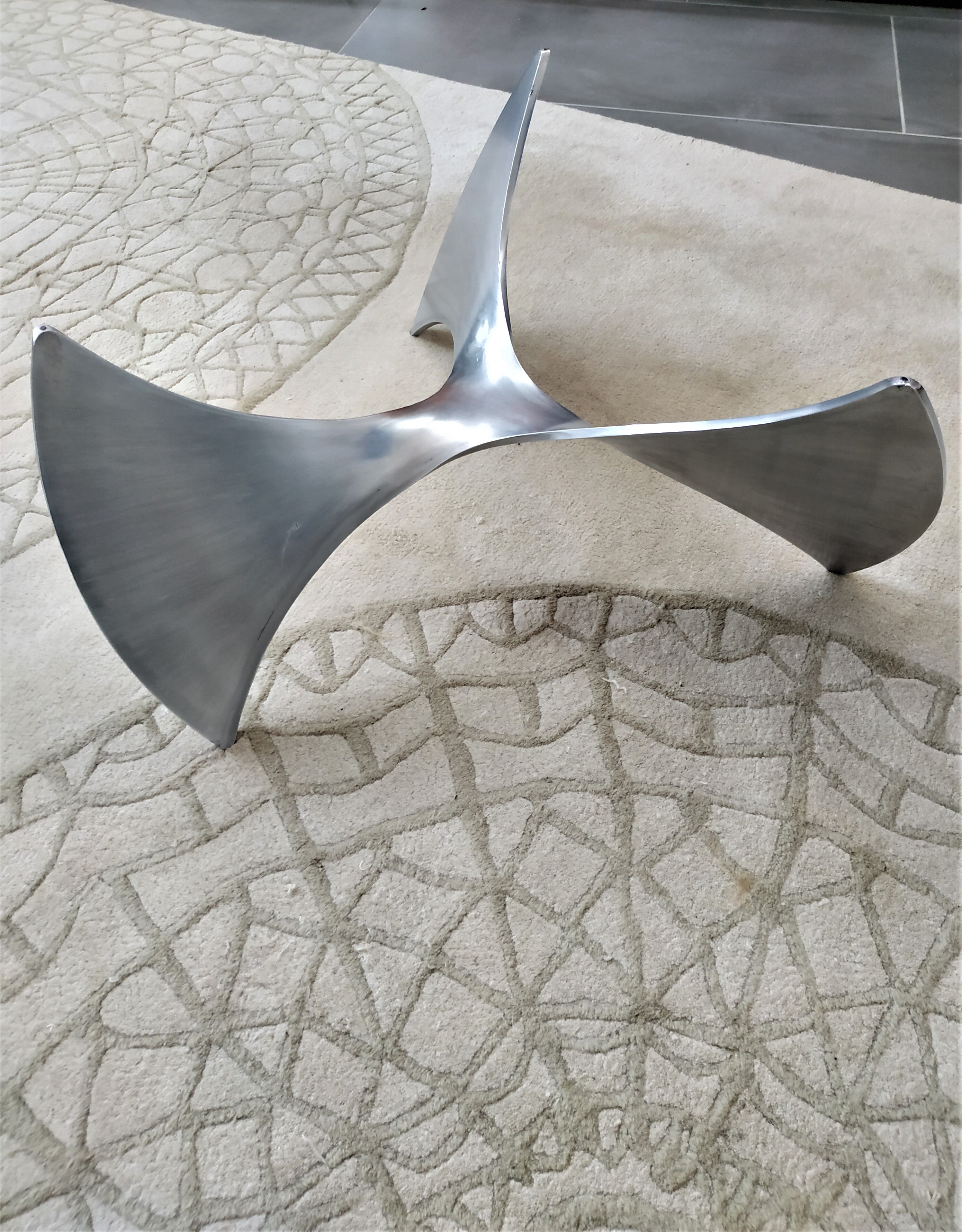 Knut Hesterberg's Propeller (propeller) aluminum round coffee table