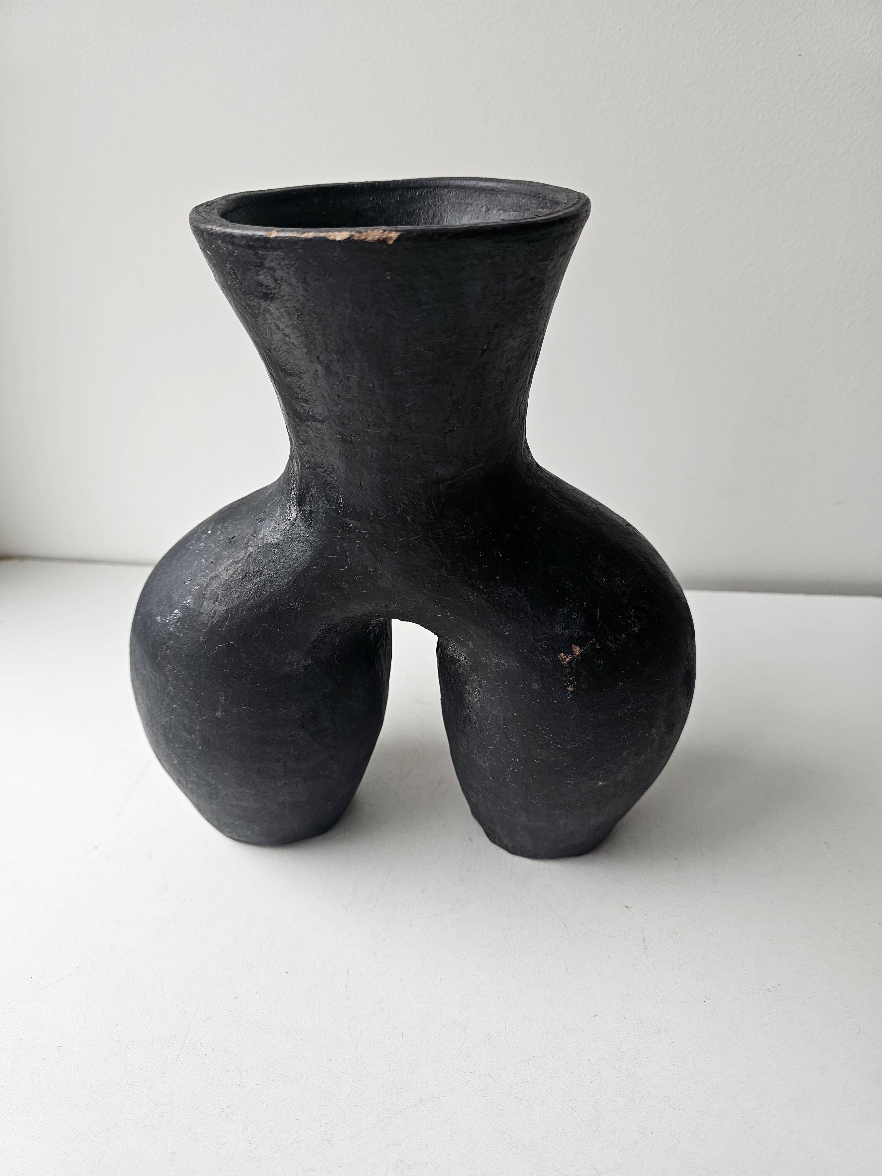 Magnificent Coco Fesse vase in ceramic terracotta Design - 23cm