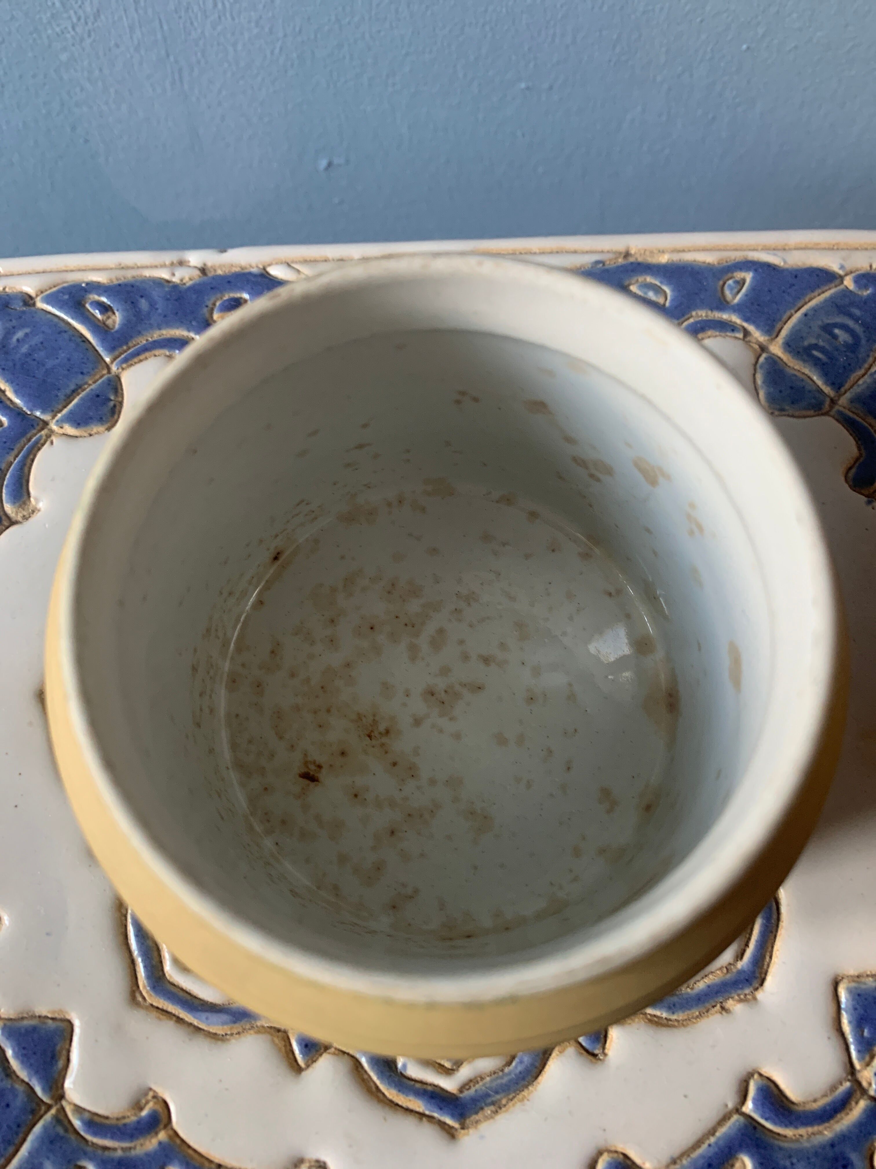 Mustard/jam pot in black jasper Wedgewood on a cane.