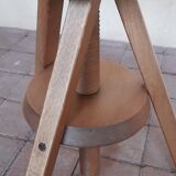 Tripod wooden stool with screws