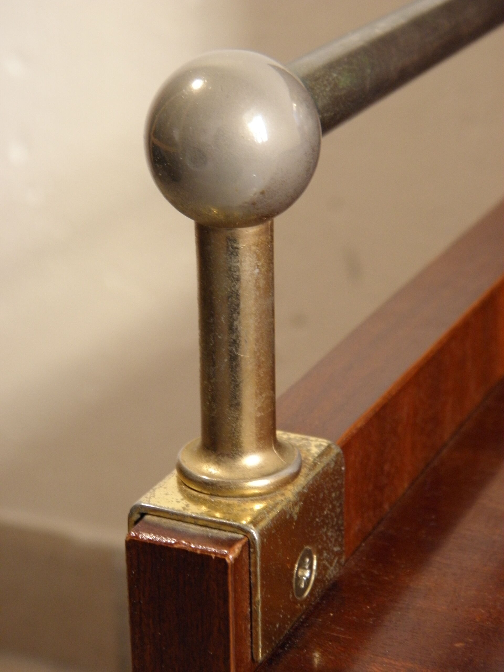 ANNEES 70 BOAT STYLE BEDSIDE