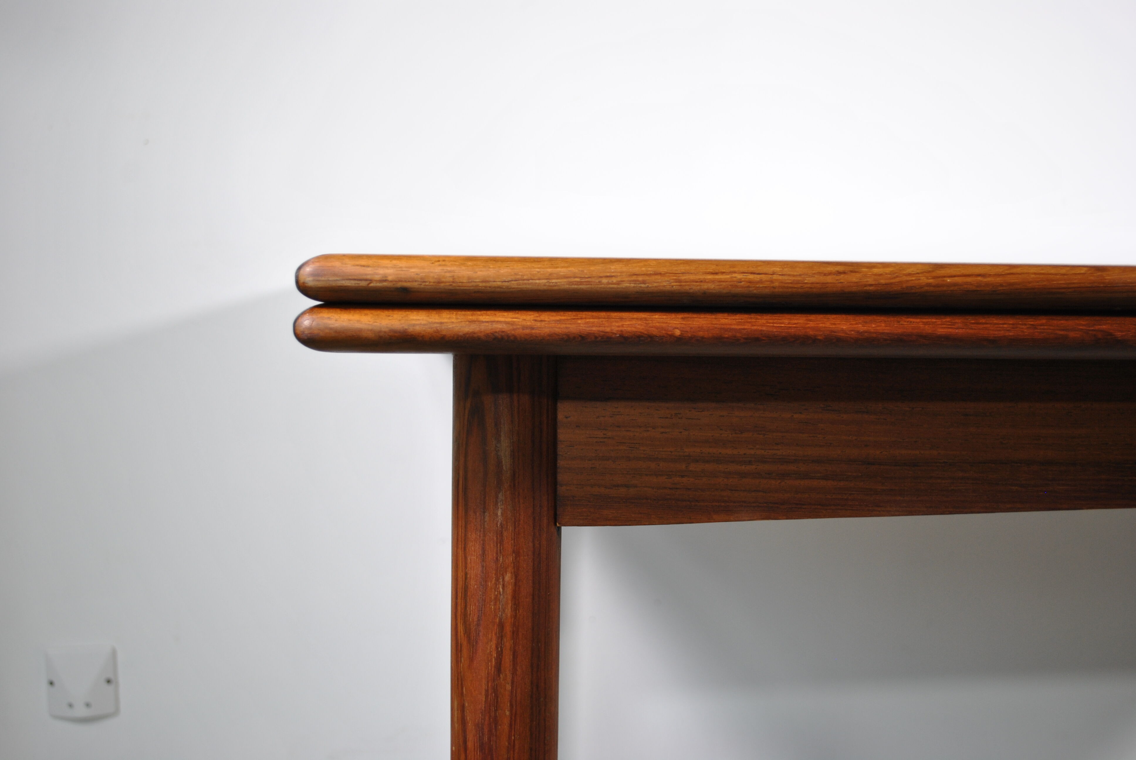 Extendable rosewood dining table year 60
