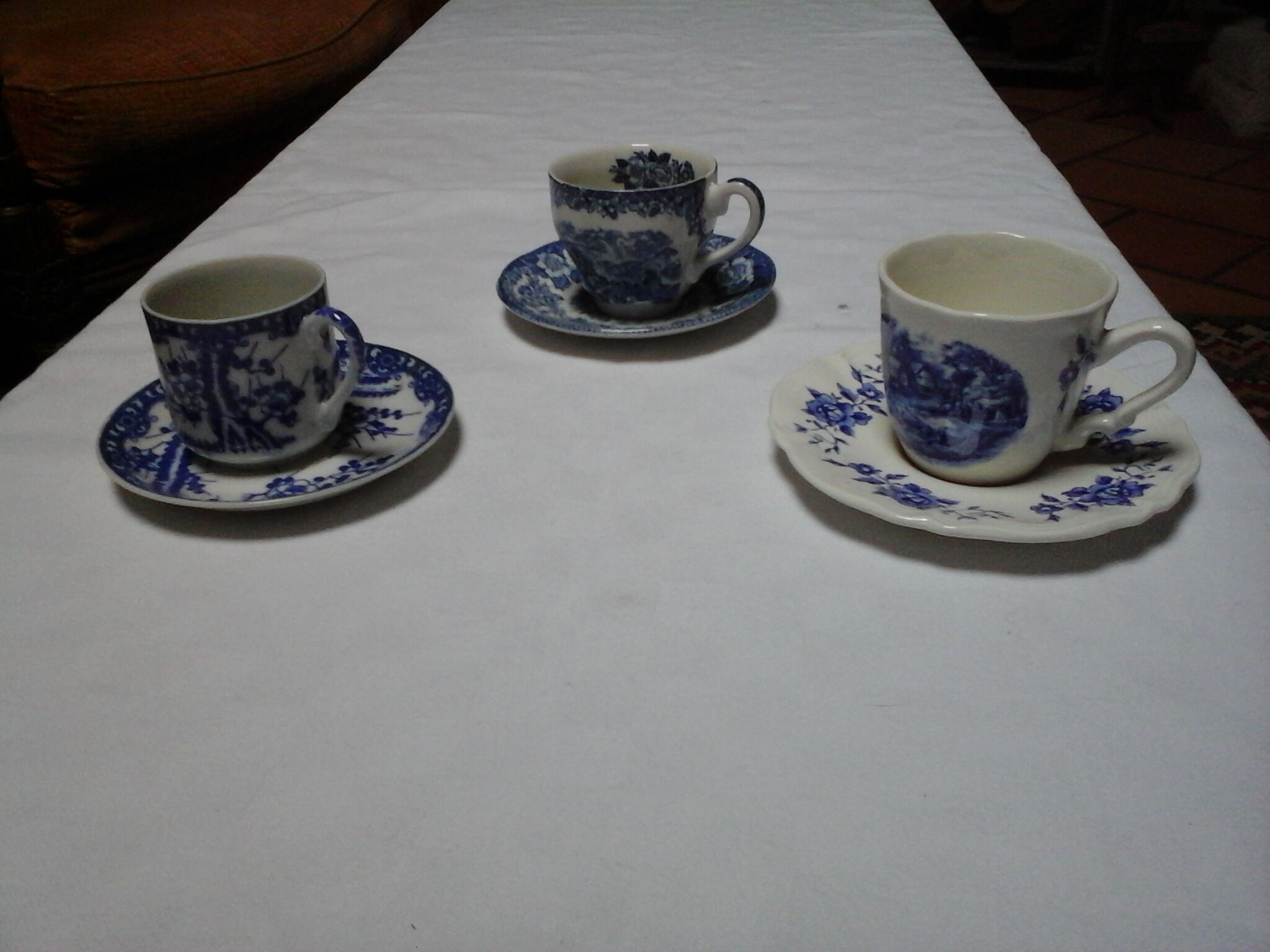 Assortment of 3 blue cups
