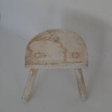 Half-moon tripod stool