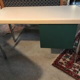 Two-coloured industrial metal office