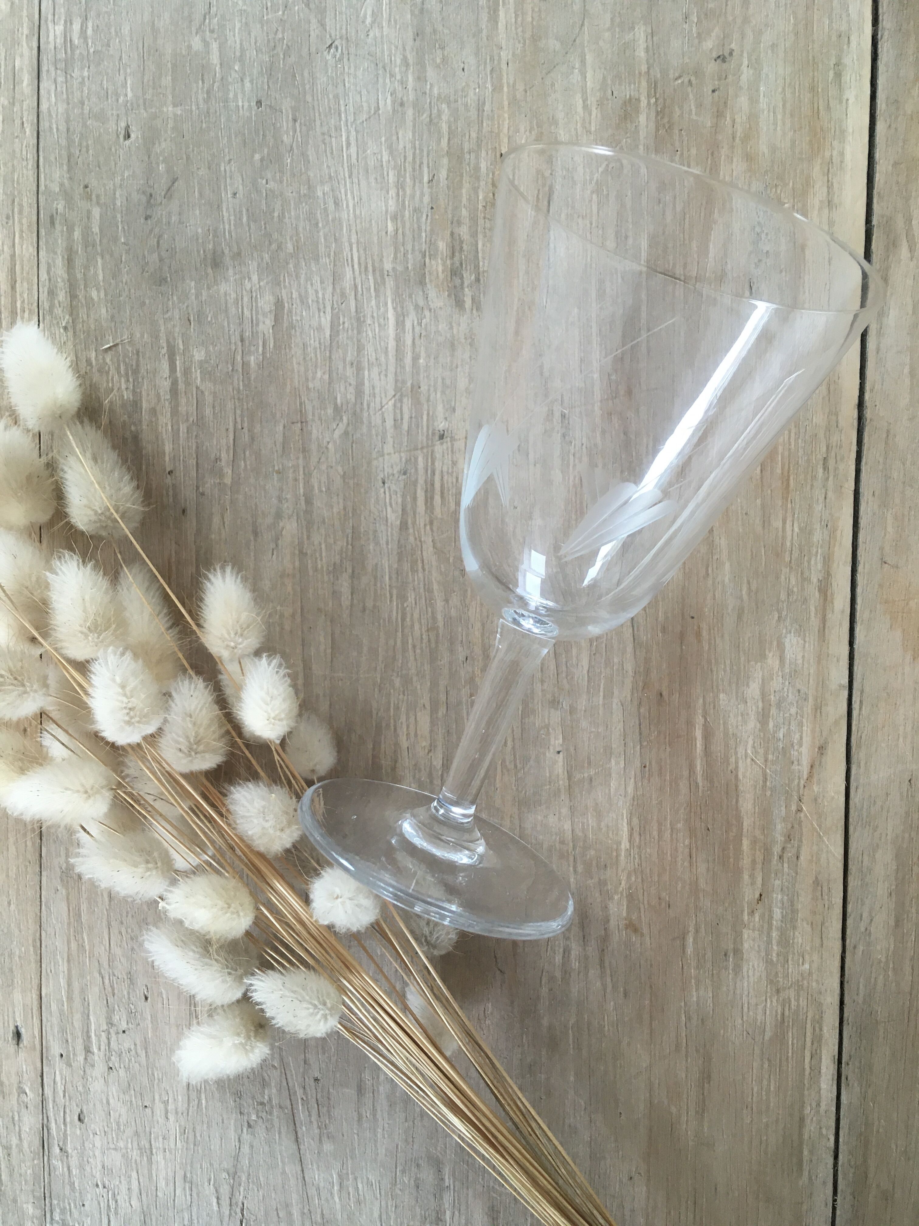 5 verres à pied en verre gravé