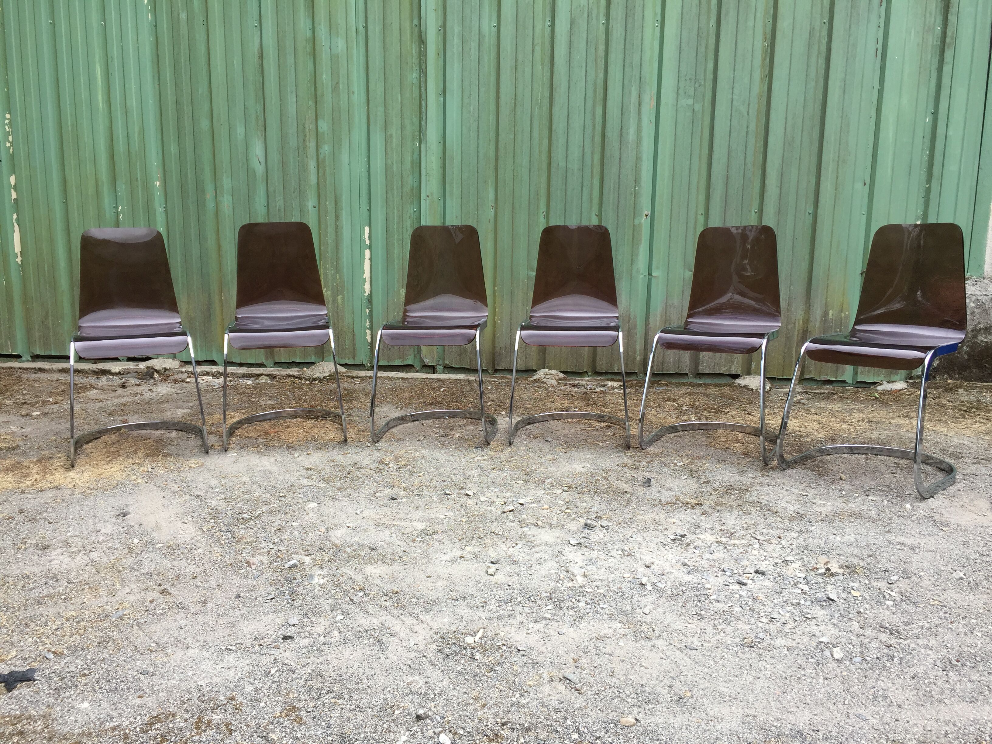 Chairs in plexiglas with chrome metal base
