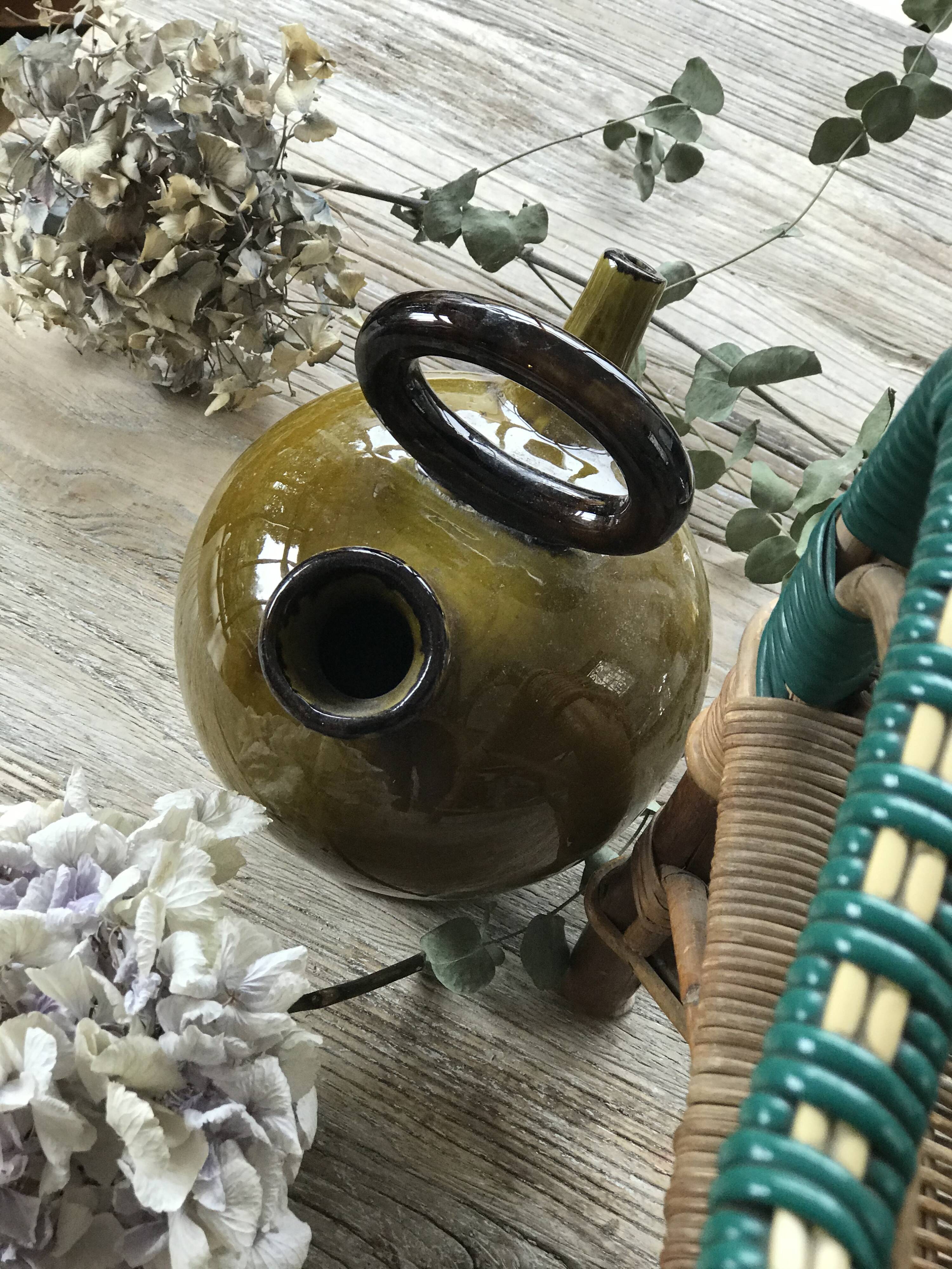 Double-neck ceramic jug