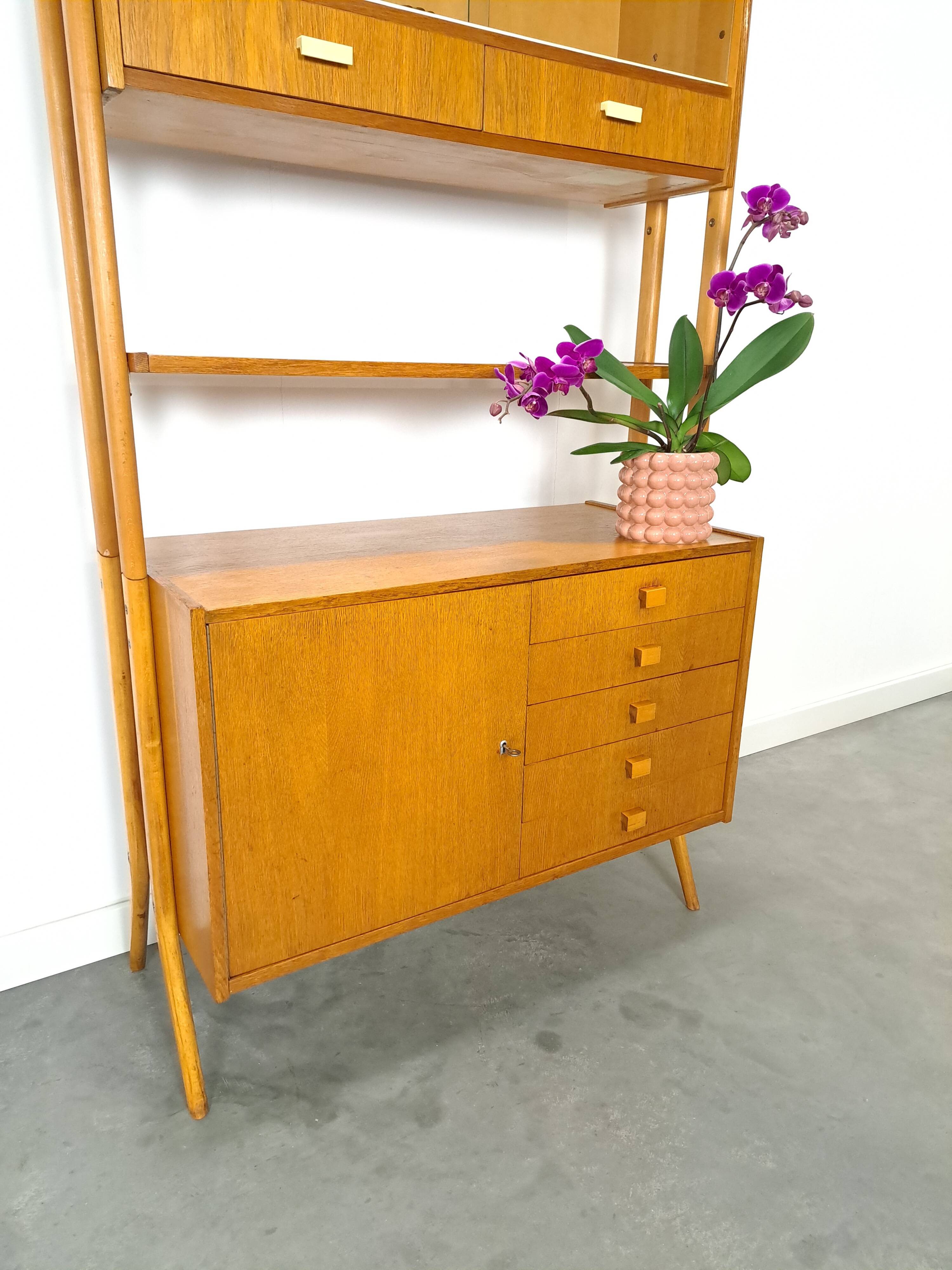 Design Frantisek Jirak vitrinekast met lades