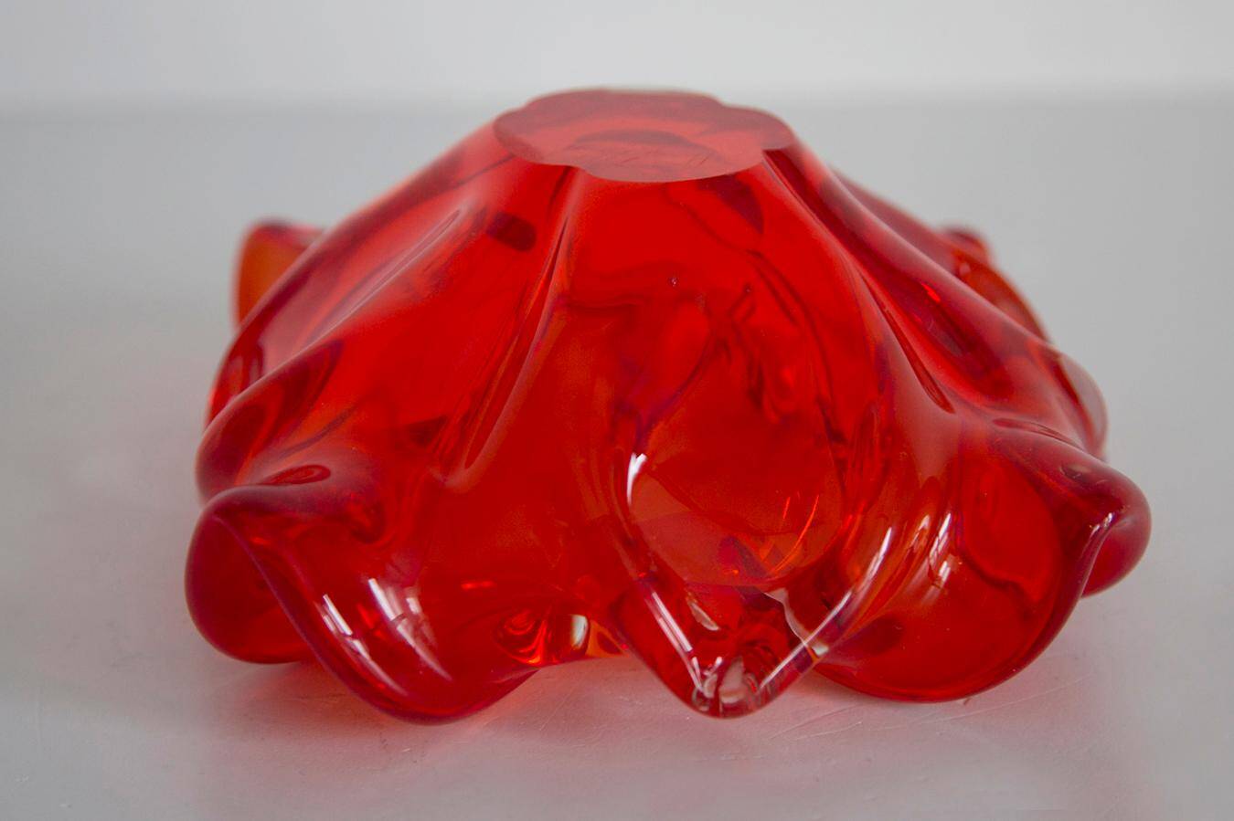 Artistic bowl ashtray in red glass, mid-century, Italy, 1970s.
