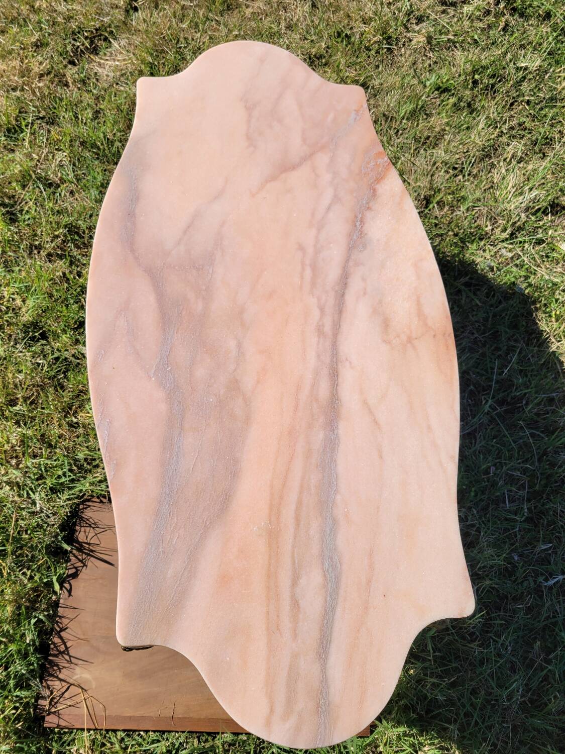 Louis XV coffee table in pink marble