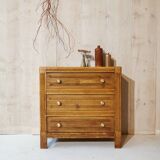 Oak chest of drawers