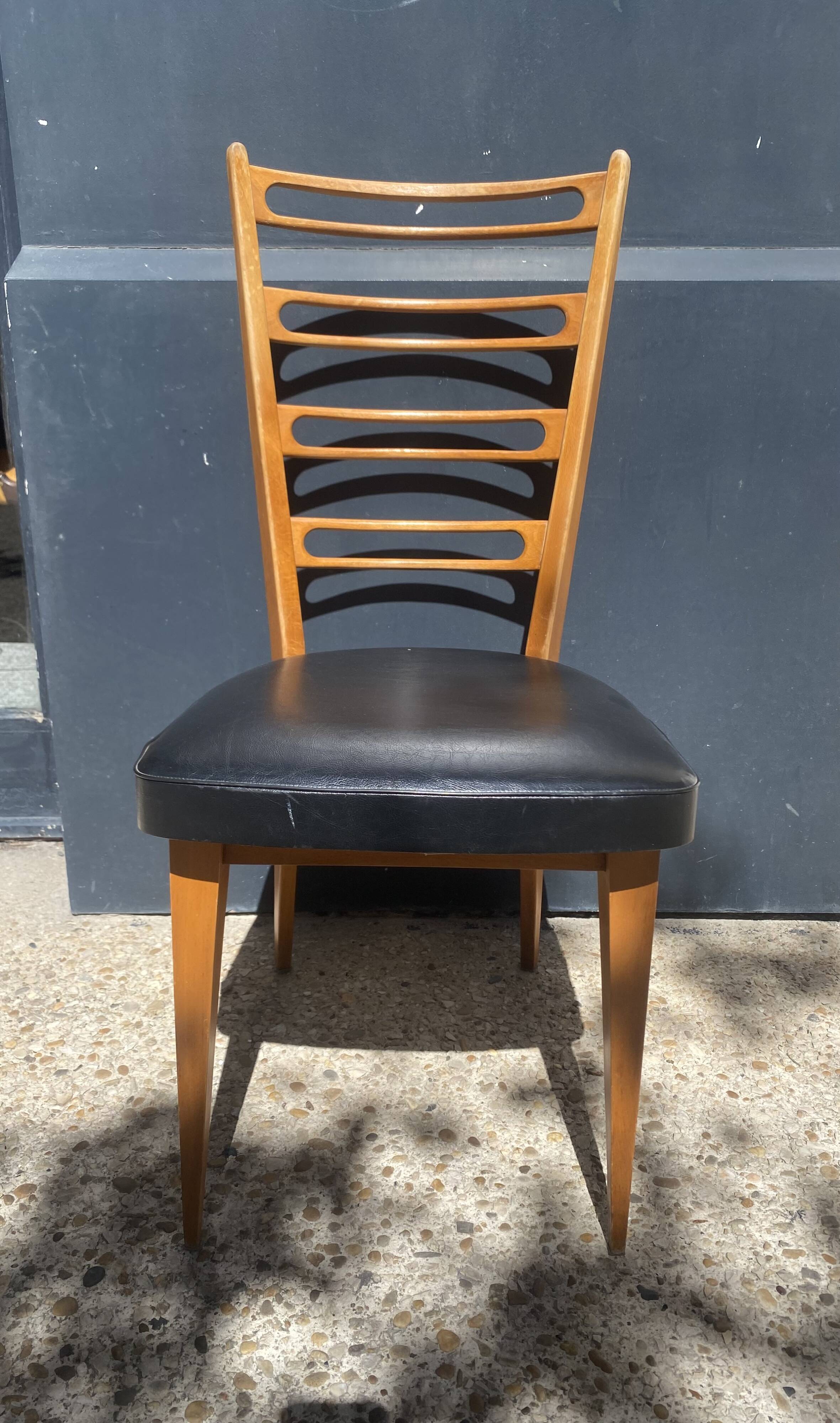 6 chaises bois et skaï noir années 60