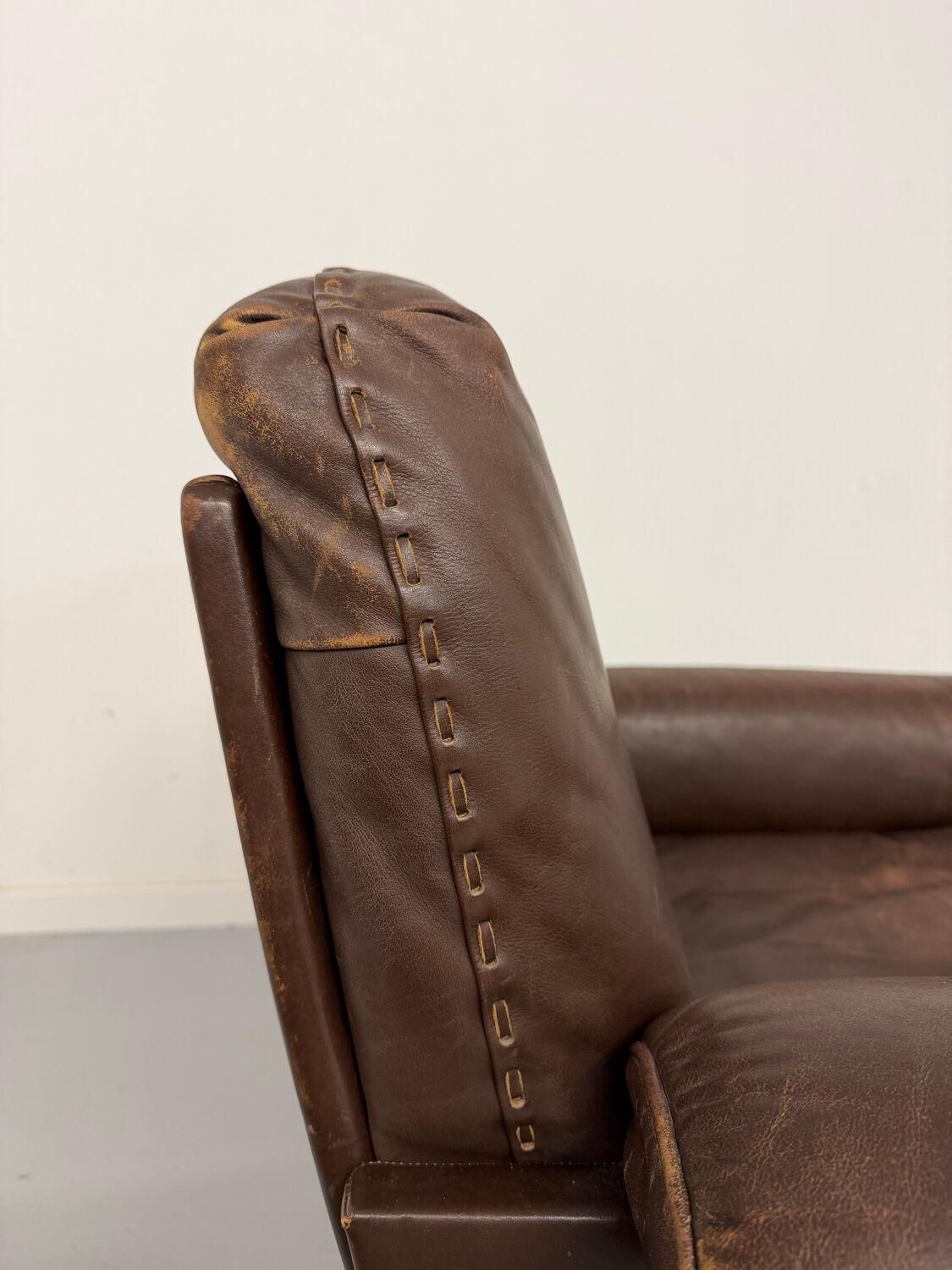 Vintage 70s brown leather ottoman chair design DE SEDE DS-31