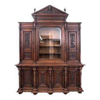 A historic cupboard from the end of the 19th century.