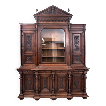 A historic cupboard from the end of the 19th century.