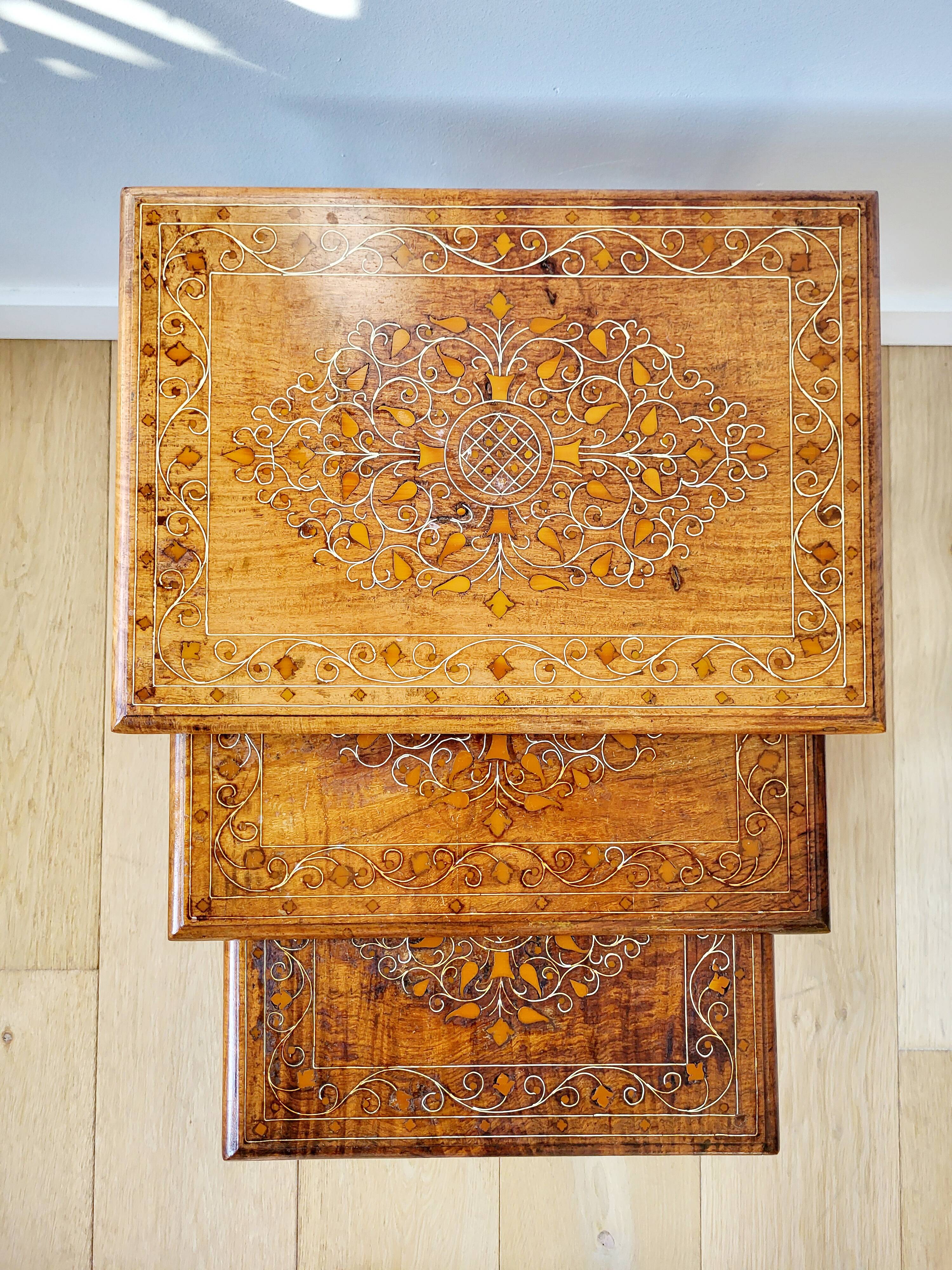 Ensemble de tables d'appoint ou tables gigognes vintage, 3 pièces, motif bois incrusté