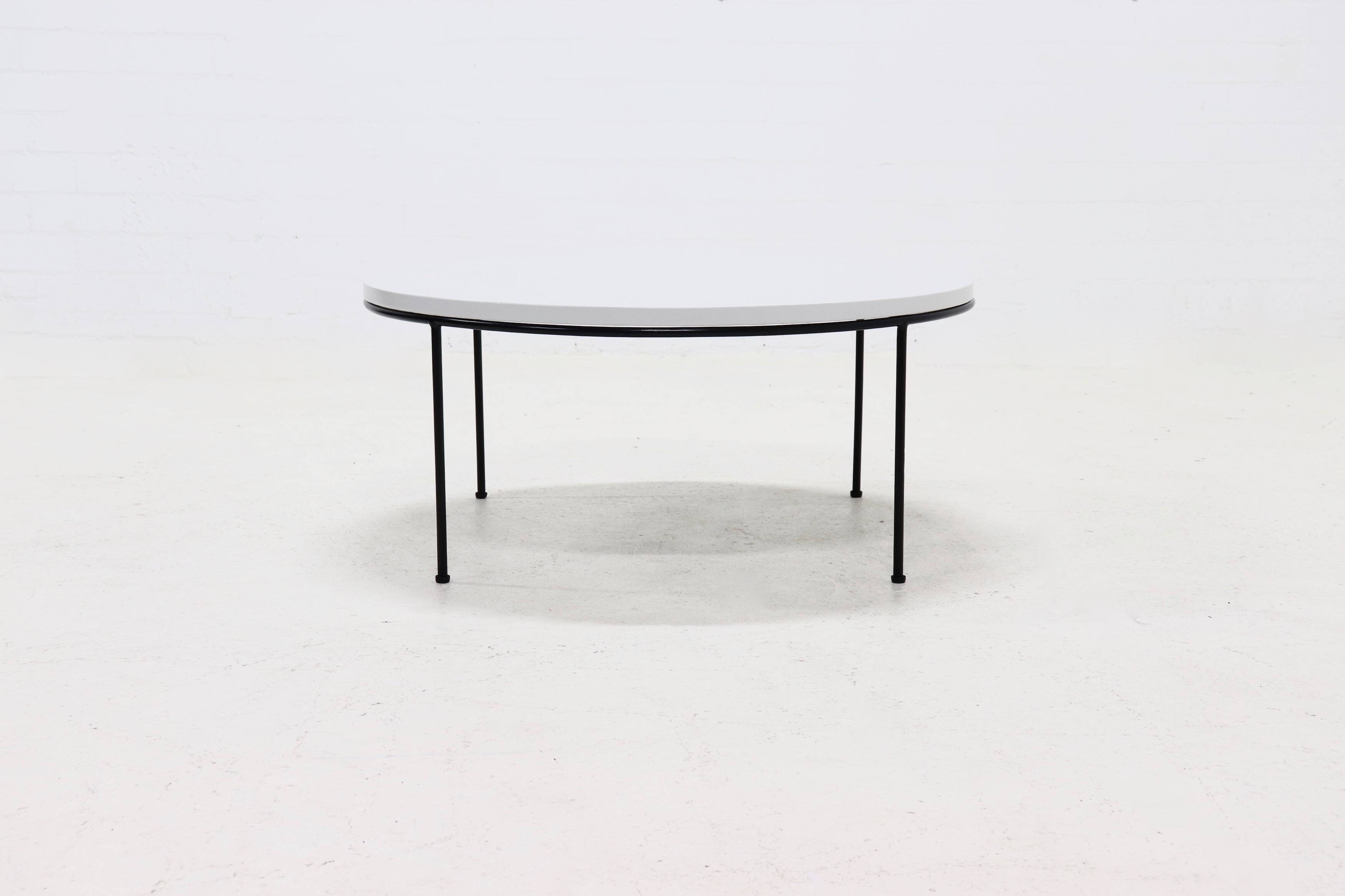 Round Coffee Table by Paul McCobb for Metz & Co 1950s