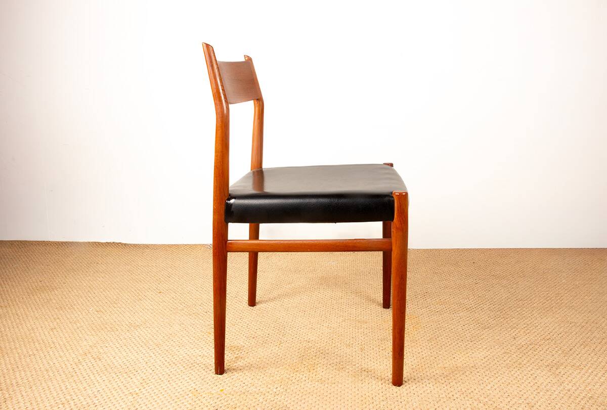 6 Danish chairs in teak and new skai, model 418 Arne Vodder 1960.