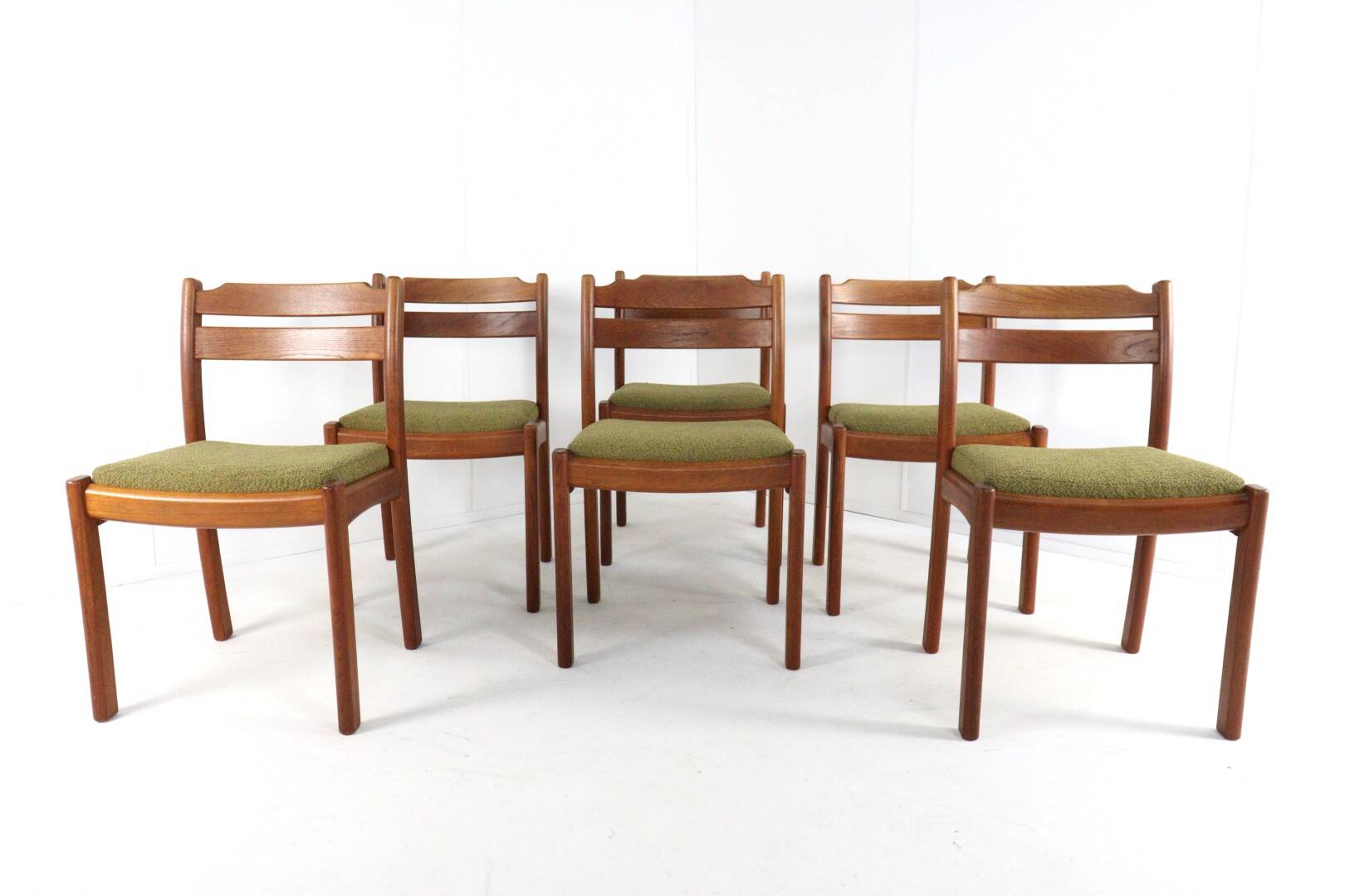 6 chaises dans le goût de Dyrlund 'Sentved'
