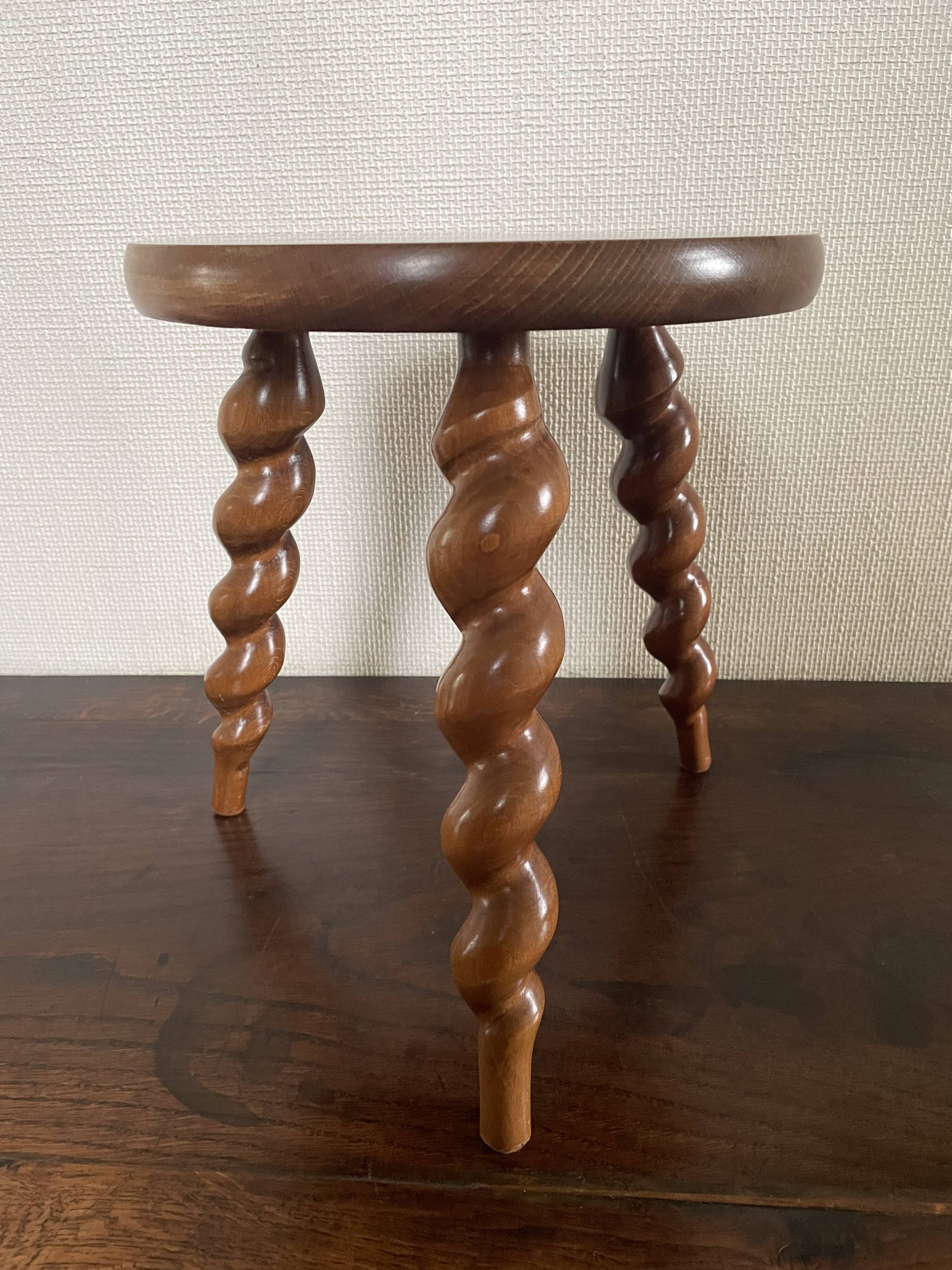 Tabouret tripode