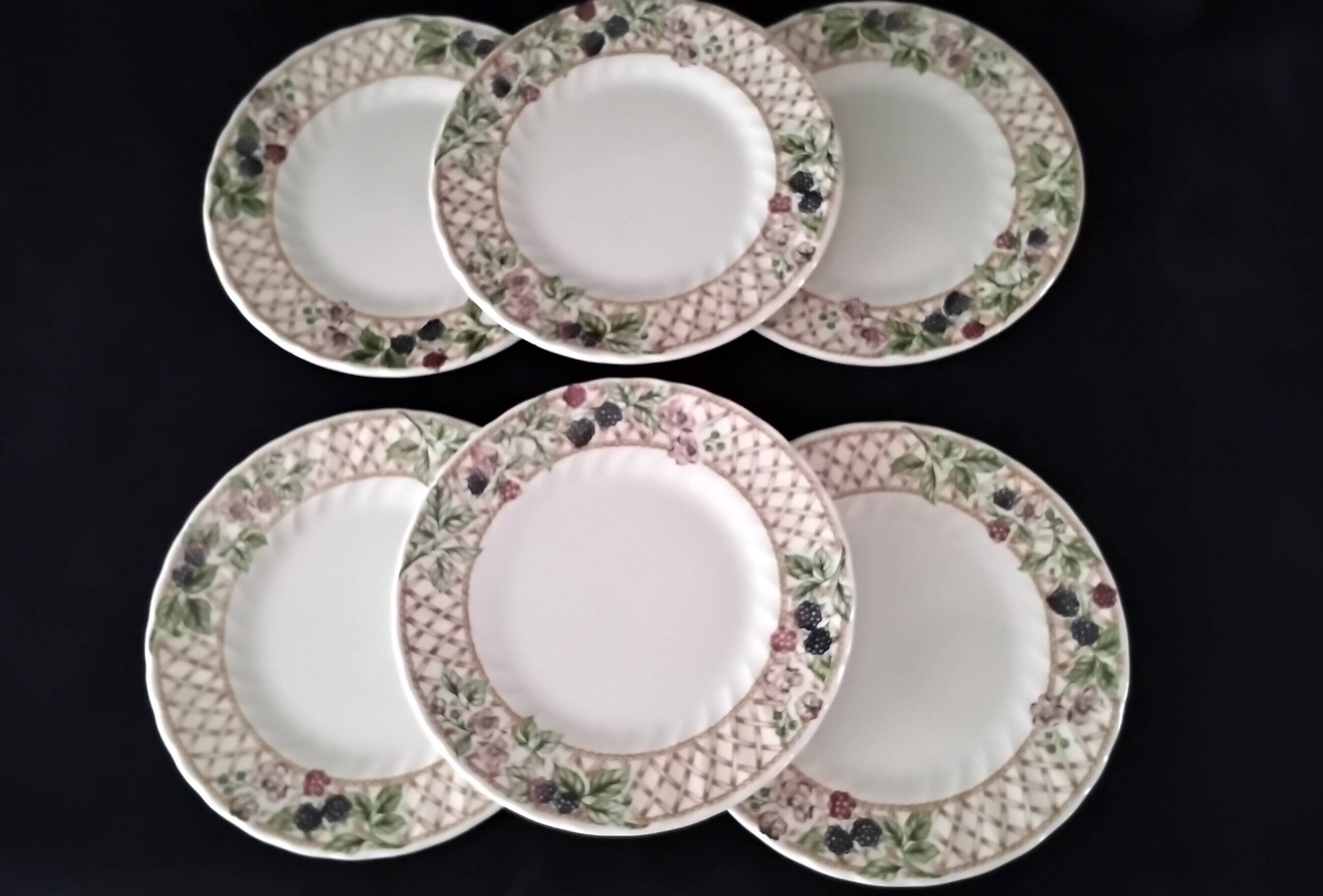 6 dessert plates in Churchill porcelain, model "Blackberry Trellis"