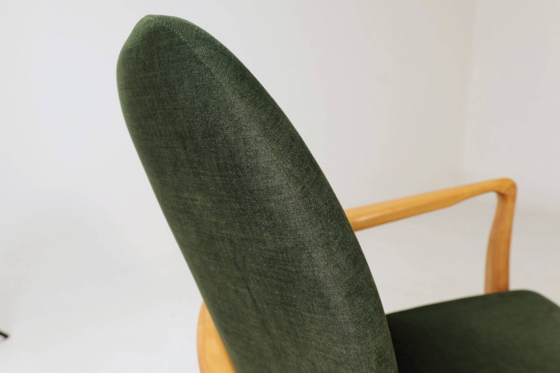 Pair of longue chairs royal green velvet by Ikea
