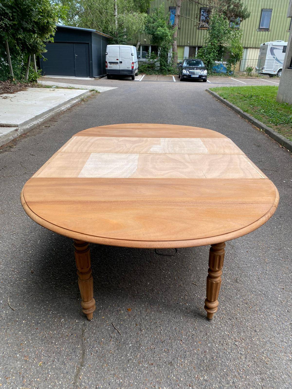 Louis Philippe round extendable dining table refurbished 215cm