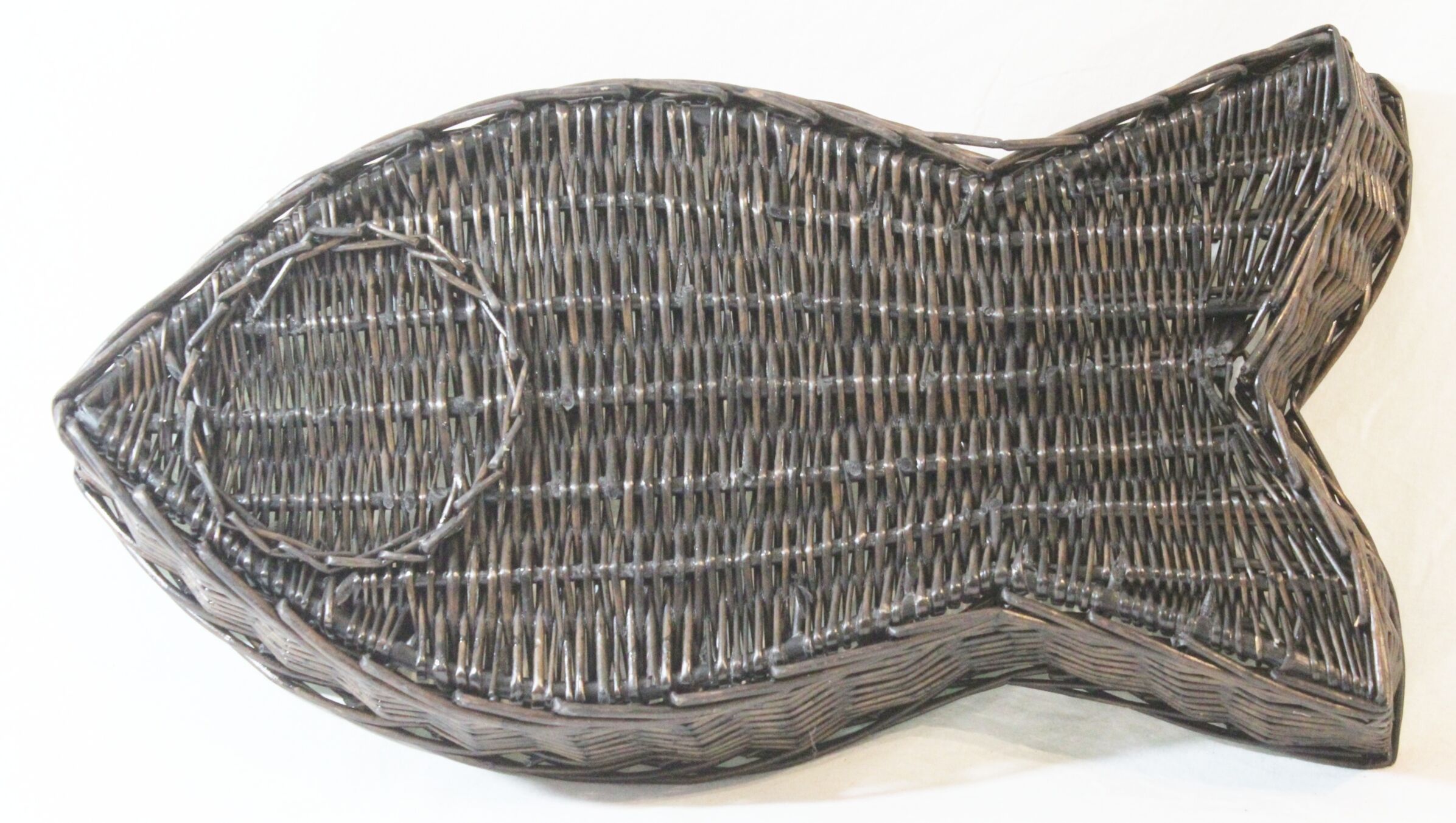Wicker basket shaped fish