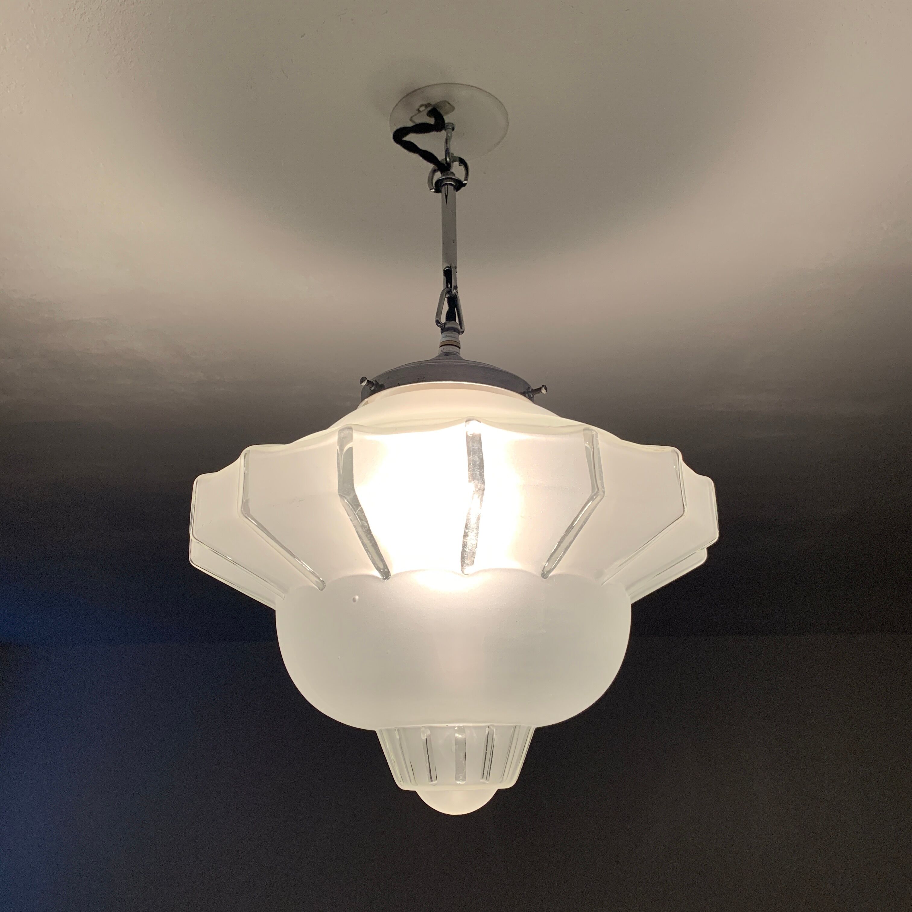 Suspension globe glass art deco cocoon shape skyscraper