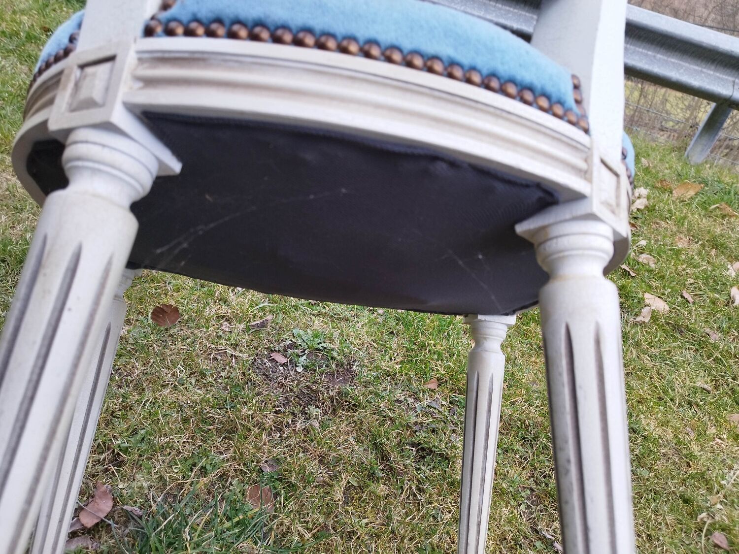 Chair Medallion velvet blue patina white Louis XVI