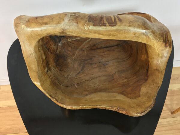 Panier en bois d'olivier brutaliste