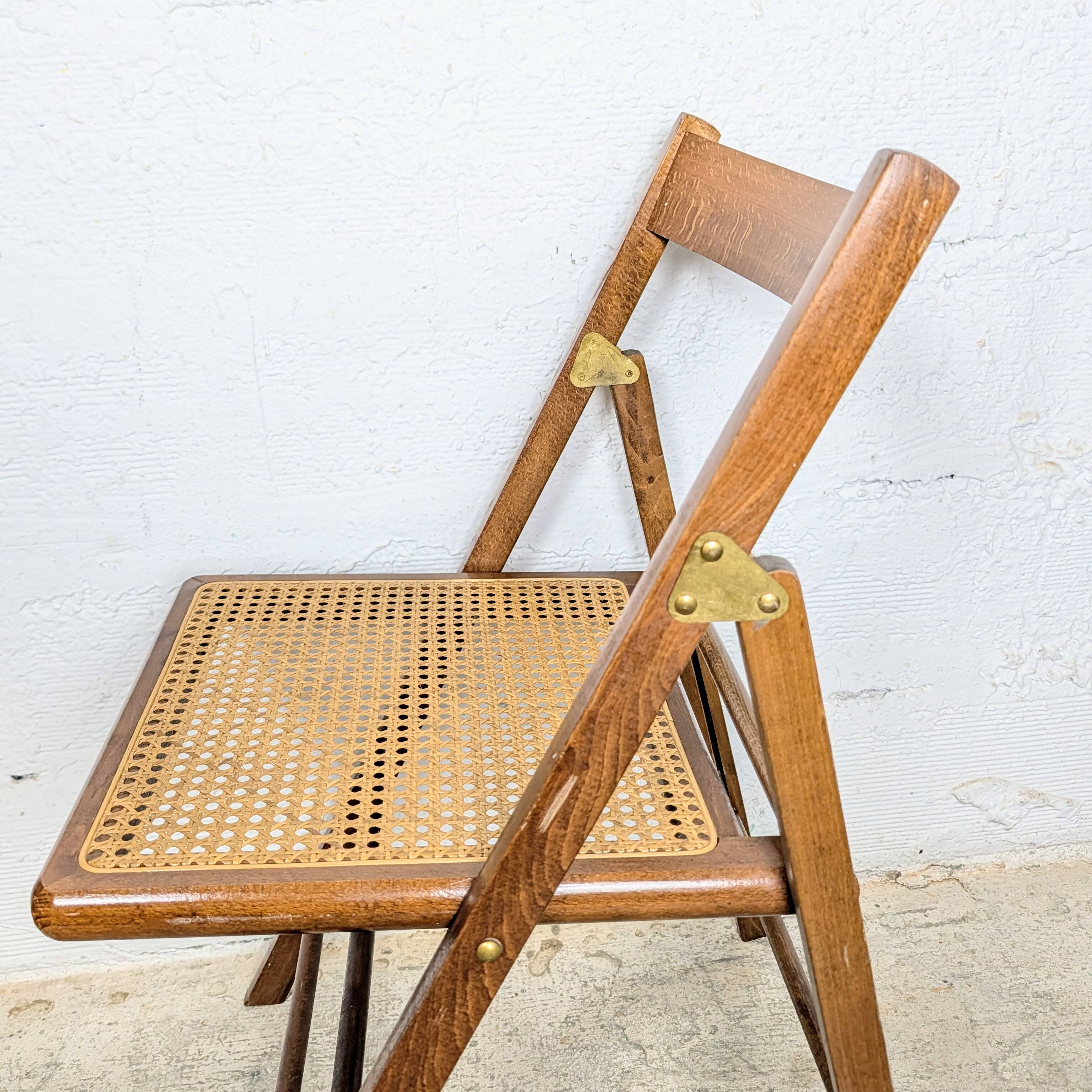 Chaise pliante à l'assise cannée