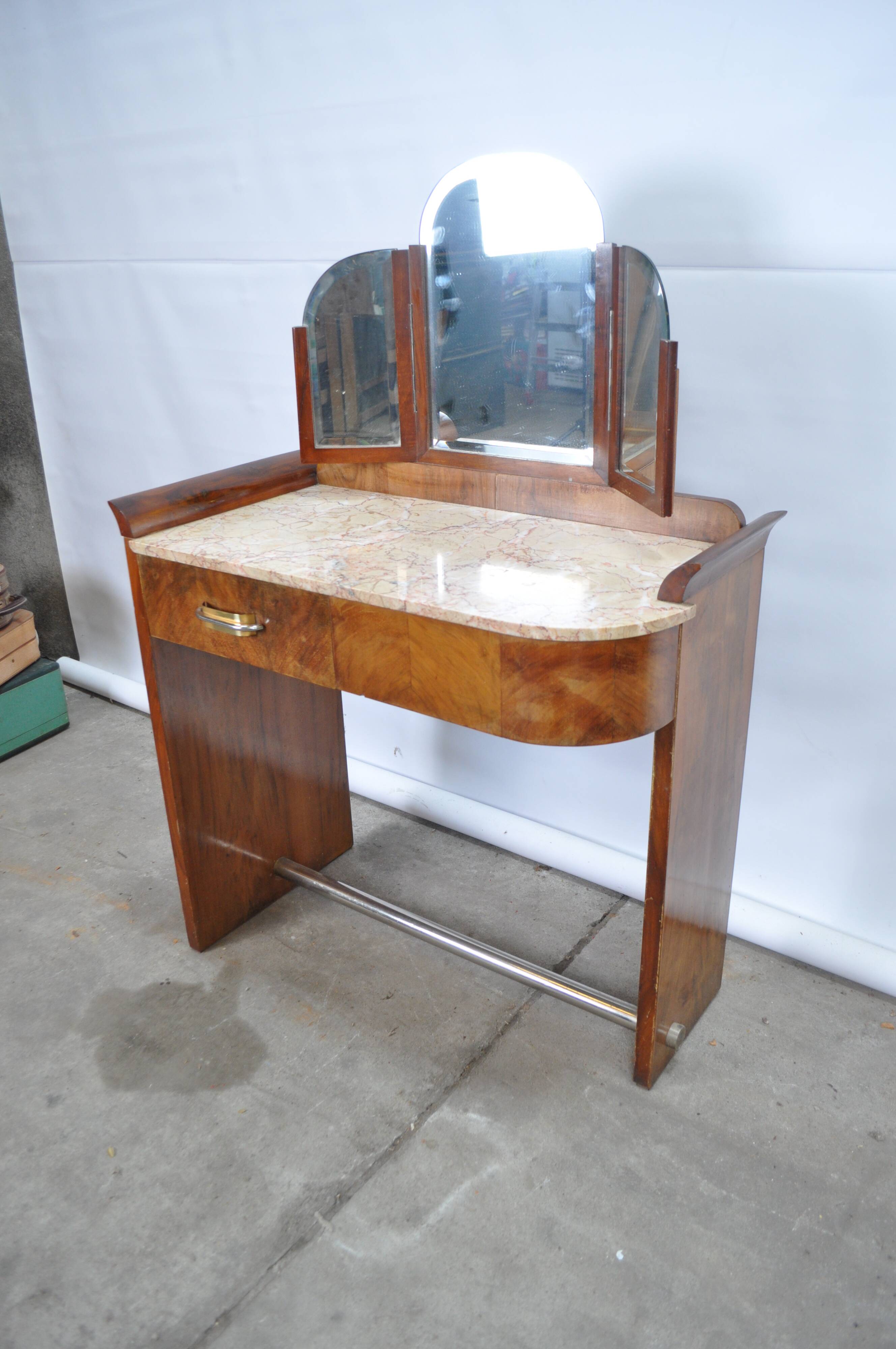 Art deco dressing table