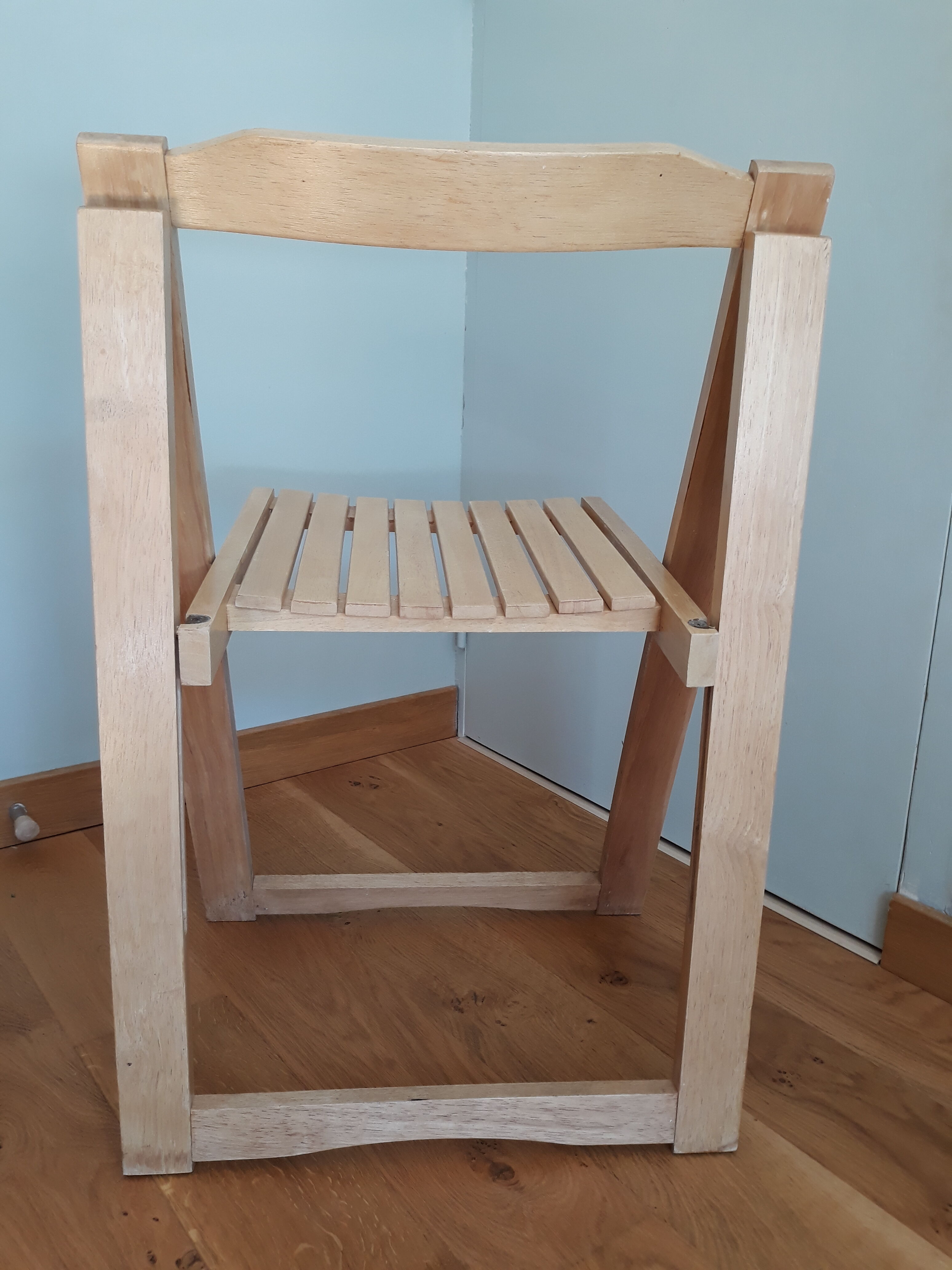 Folding chairs
