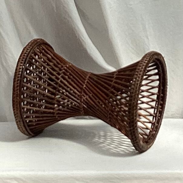 Diabolo stool in braided wicker dimension: height -44cm- D-34,5cm-