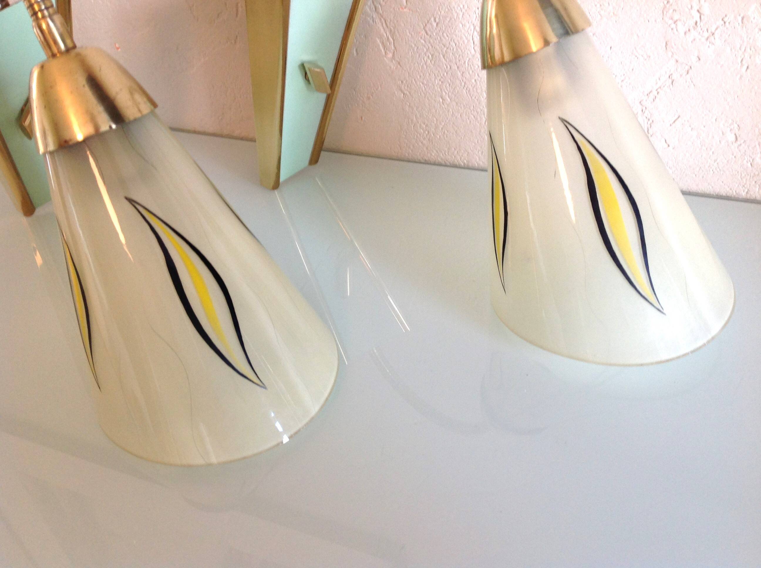 Paire d'appliques  en laiton et verre cornet / vintage années 50-60