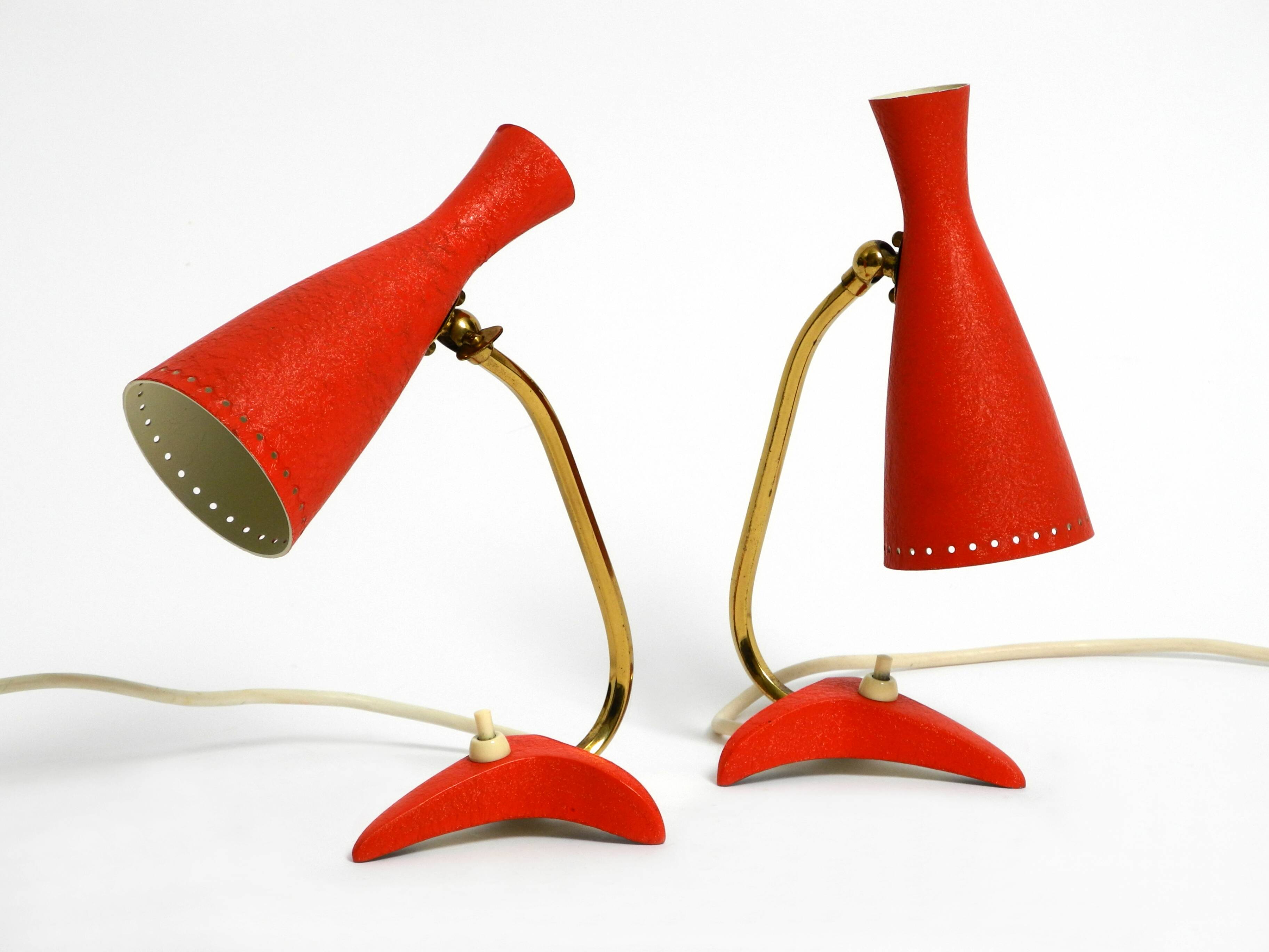 Paire de lampes de table Diabolo en forme de patte de corbeau rouges de style Mid Century Modern de Cosack.
