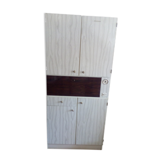 Kitchen furniture in formica