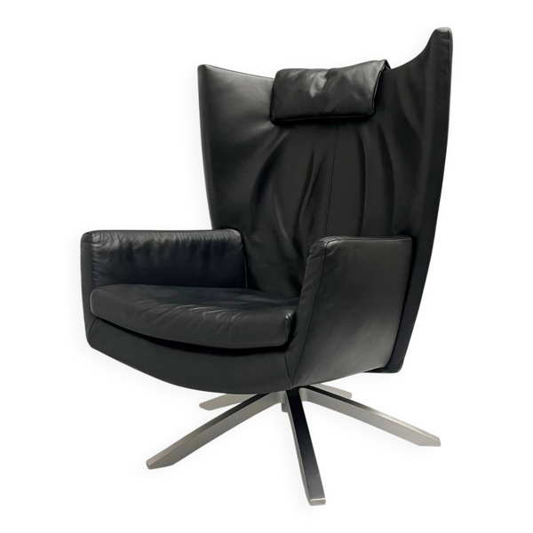 Chaise pivotante Maua en cuir noir Design On Stock