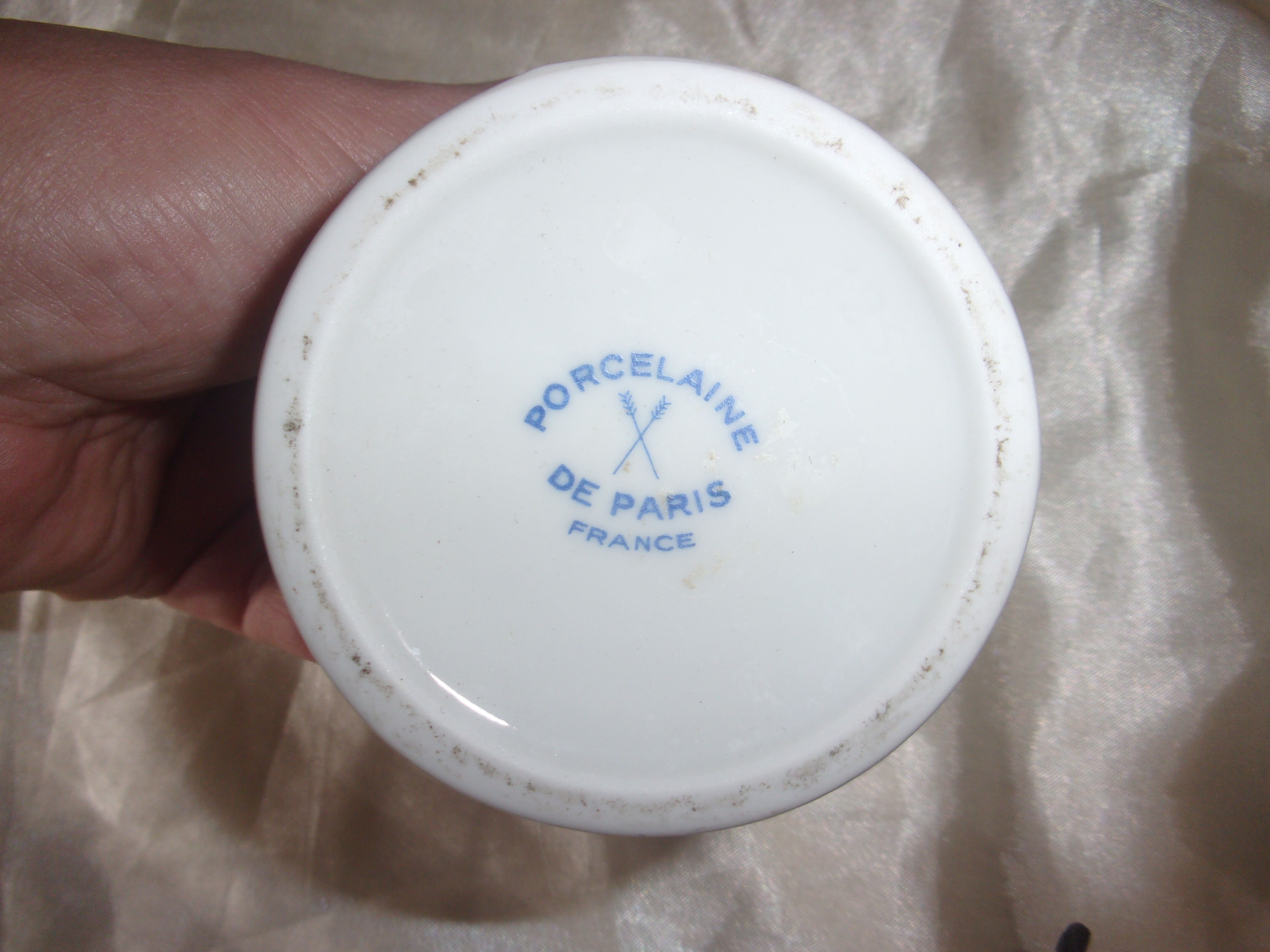 Paris porcelain pharmacy pot